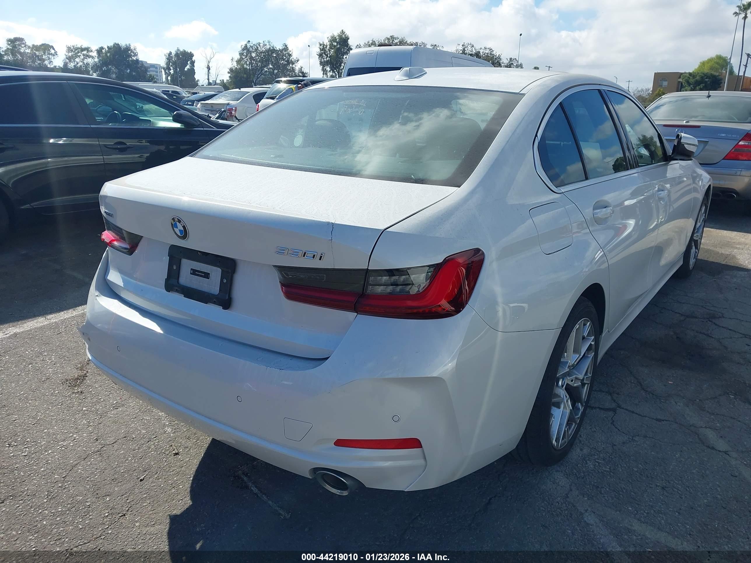 BMW 330I image 4