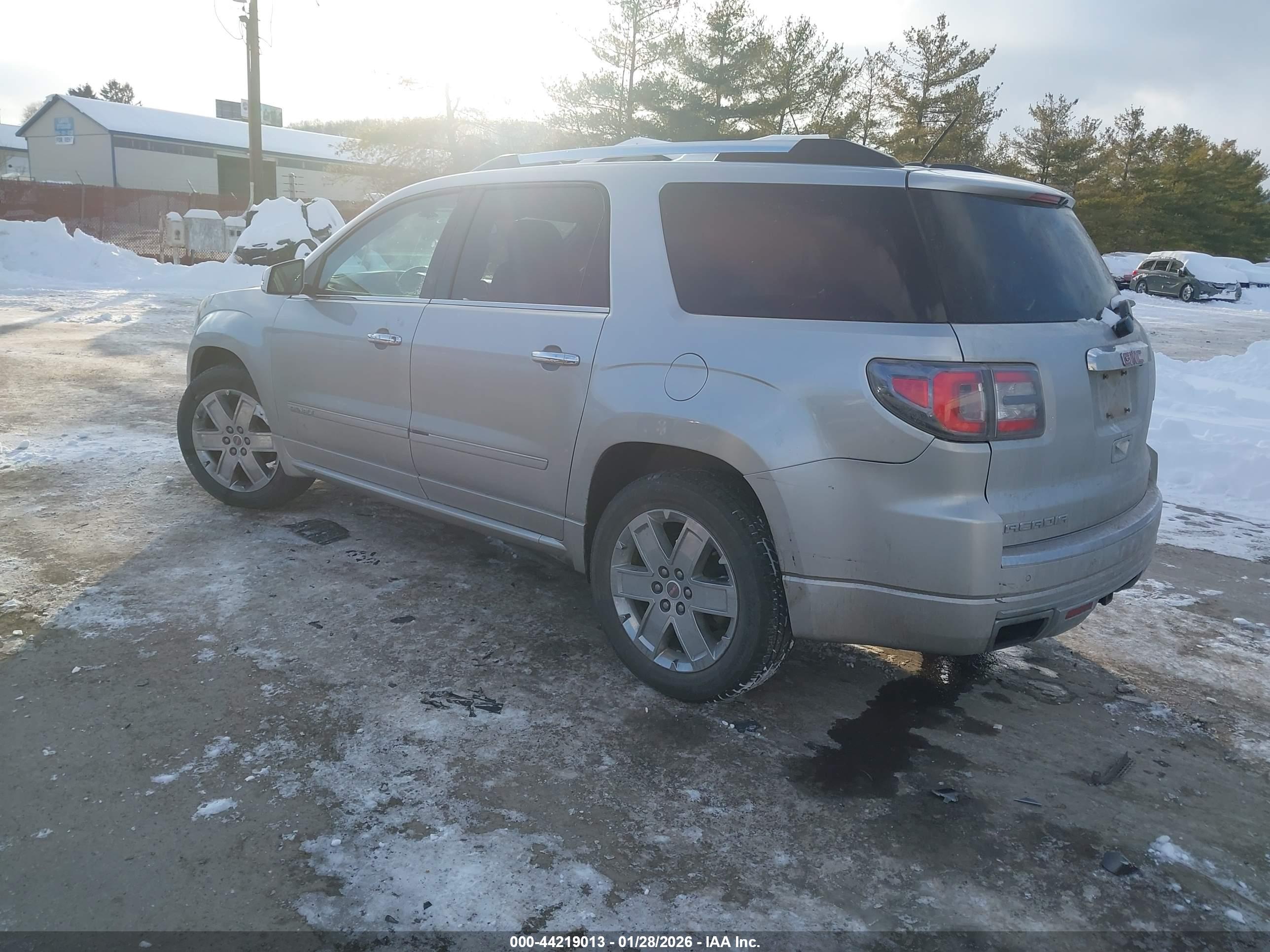 GMC ACADIA image 3
