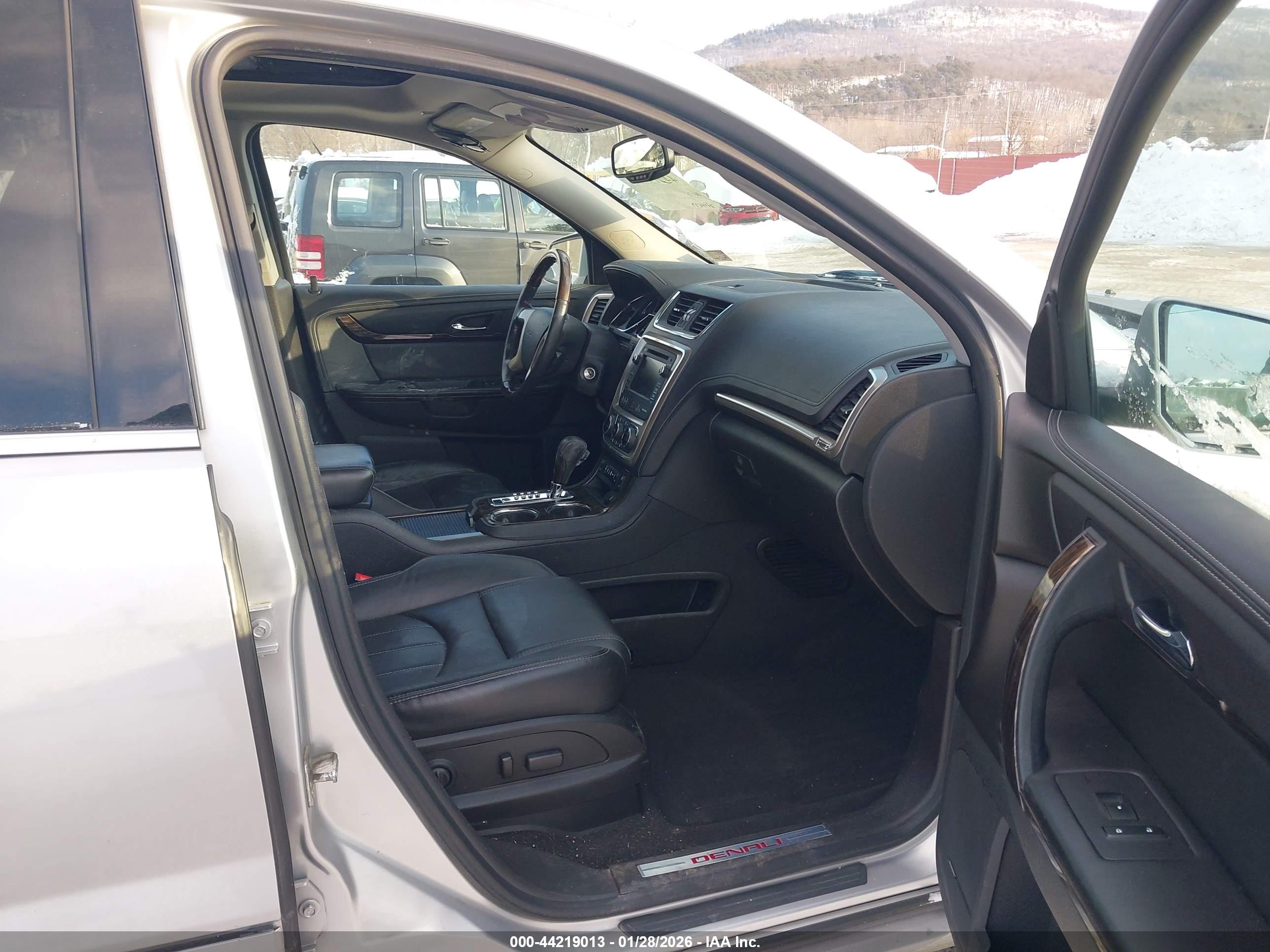 GMC ACADIA image 5