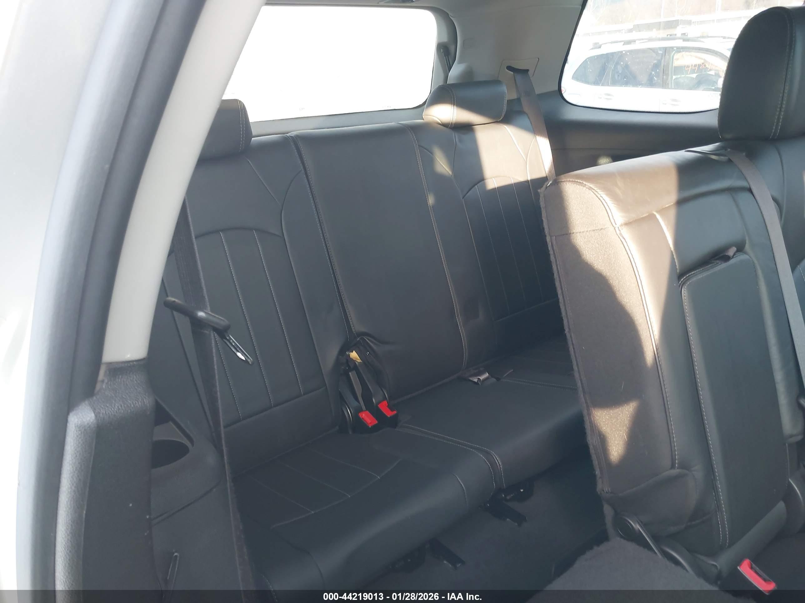 GMC ACADIA image 8