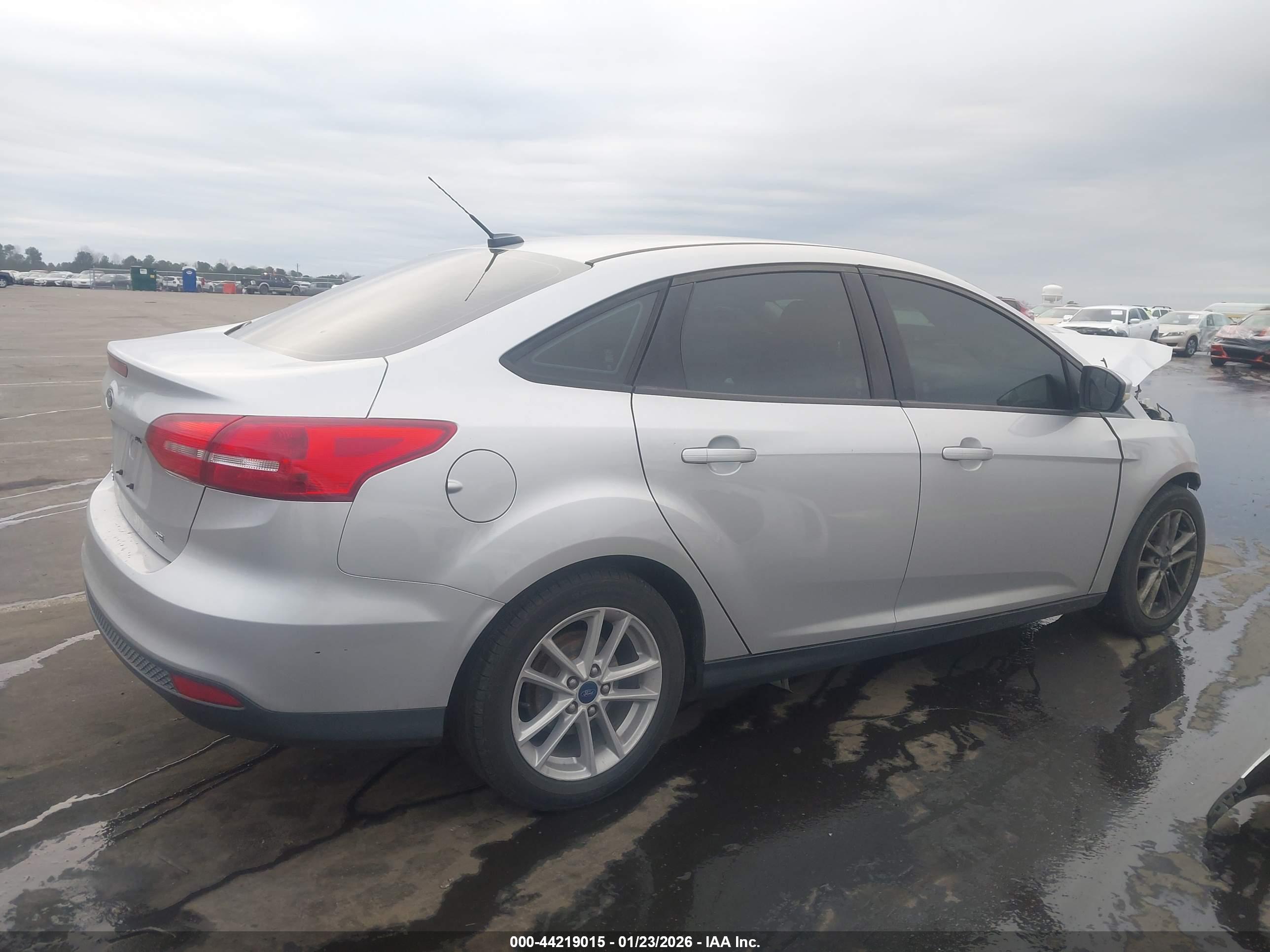 FORD FOCUS image 4
