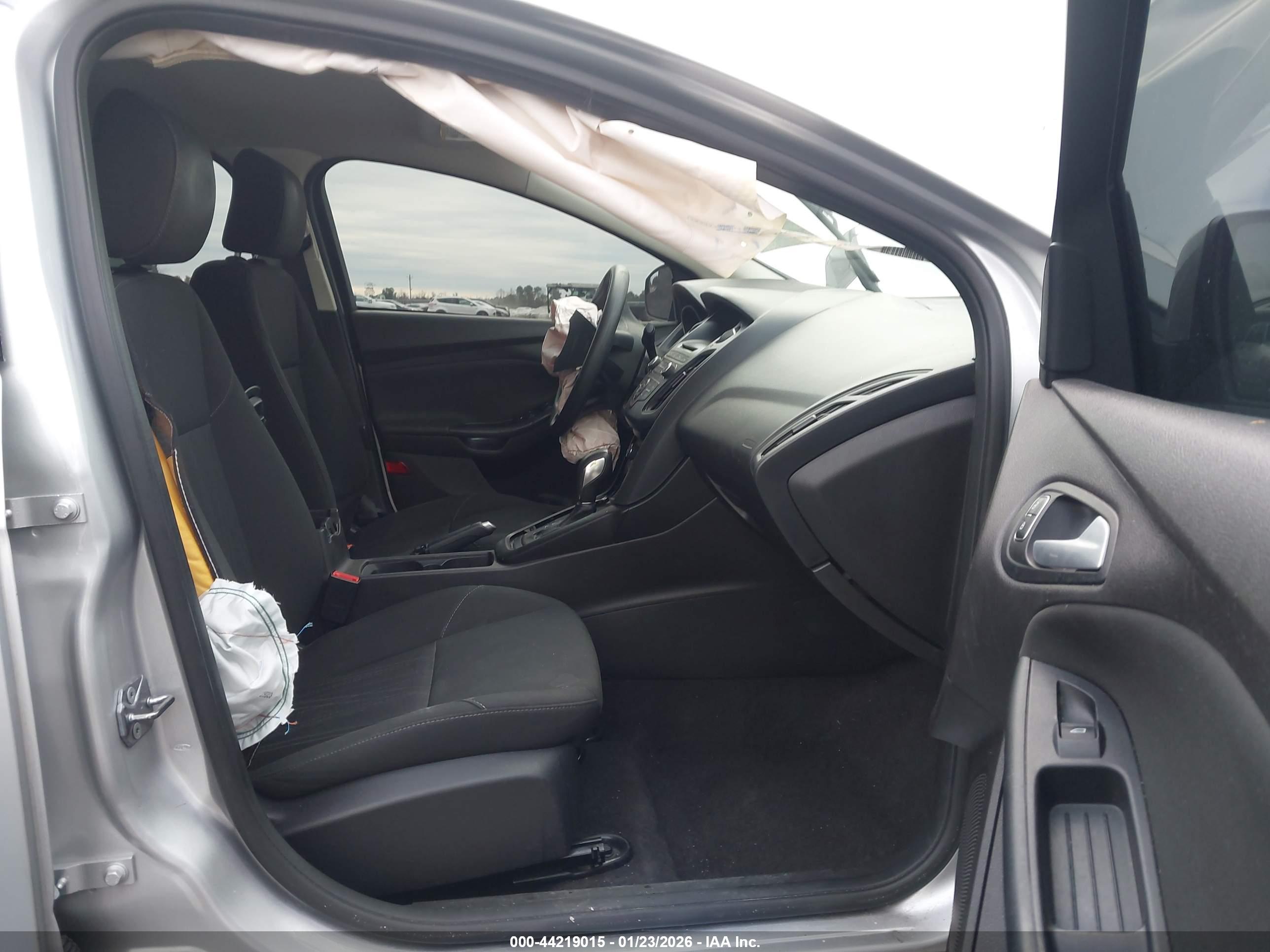 FORD FOCUS image 5