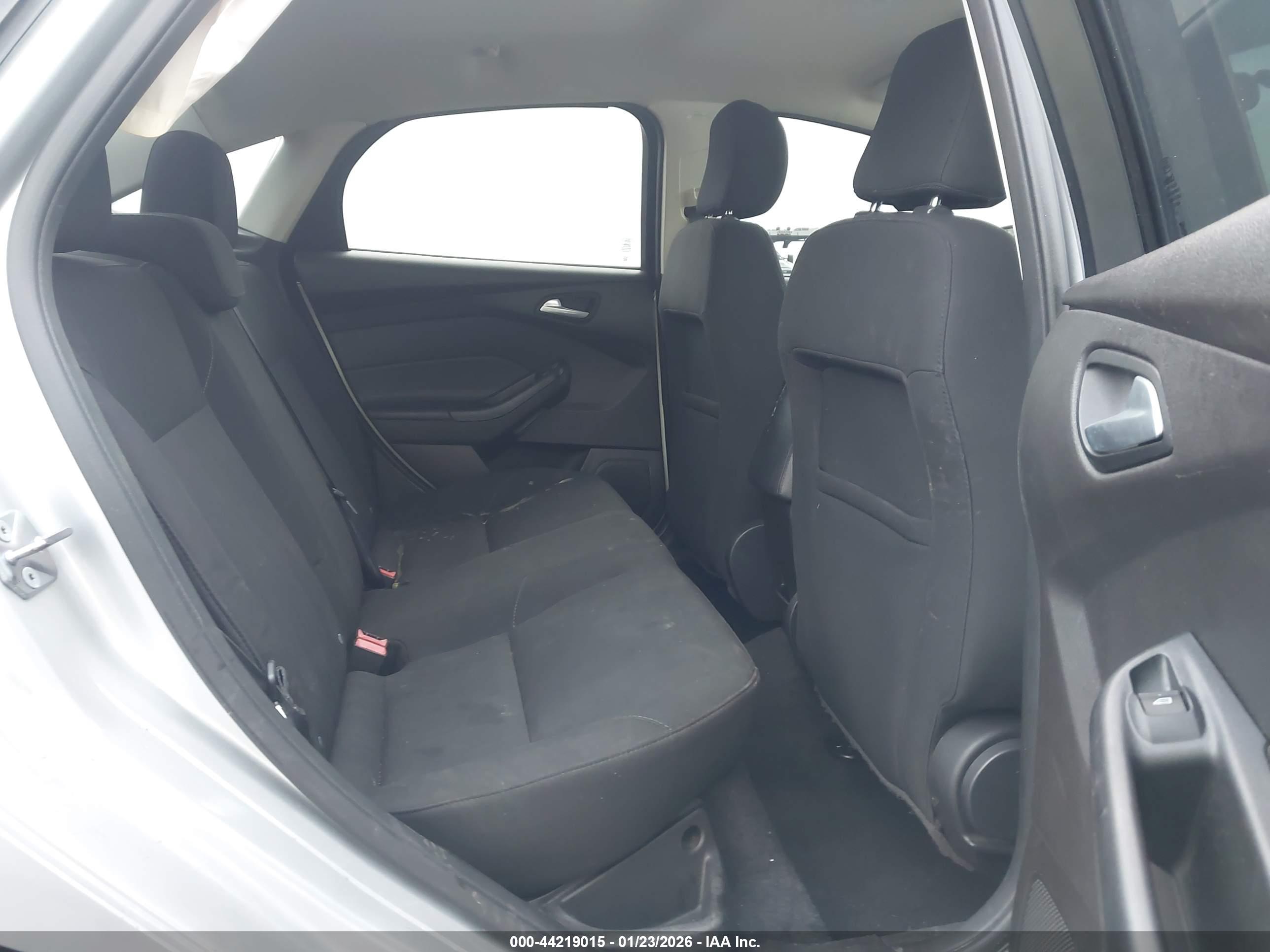 FORD FOCUS image 8