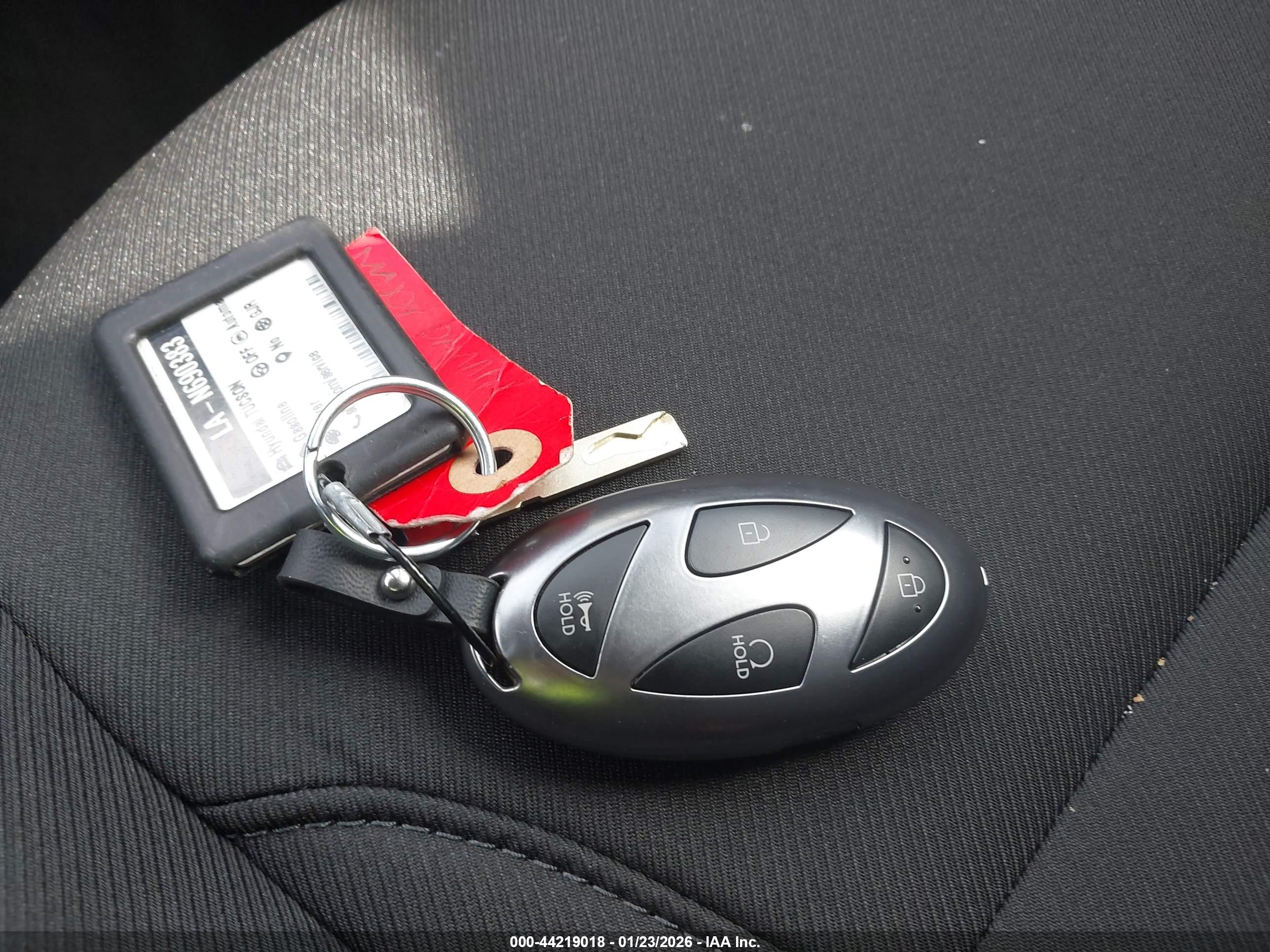 HYUNDAI TUCSON image 11