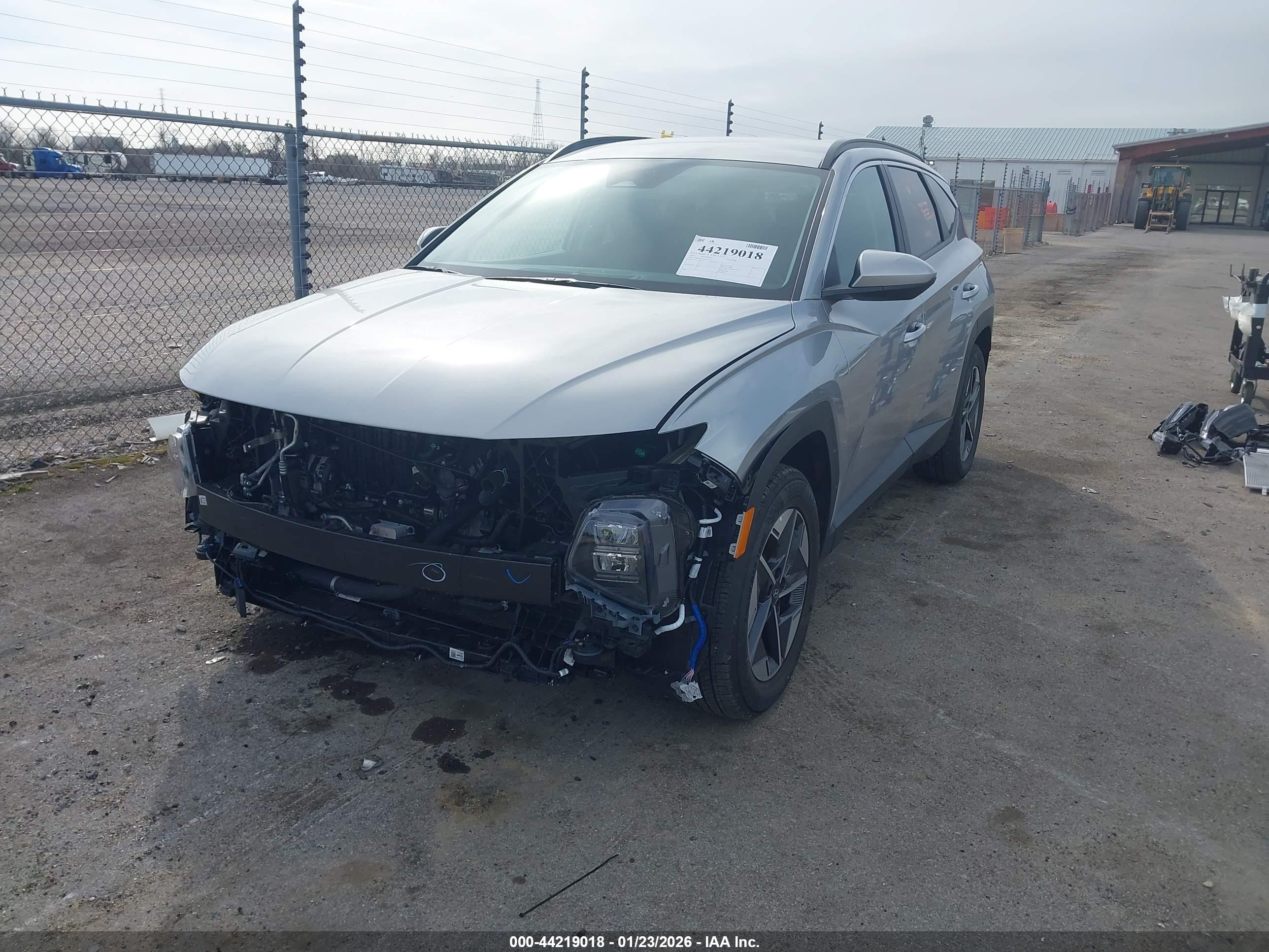 HYUNDAI TUCSON image 2