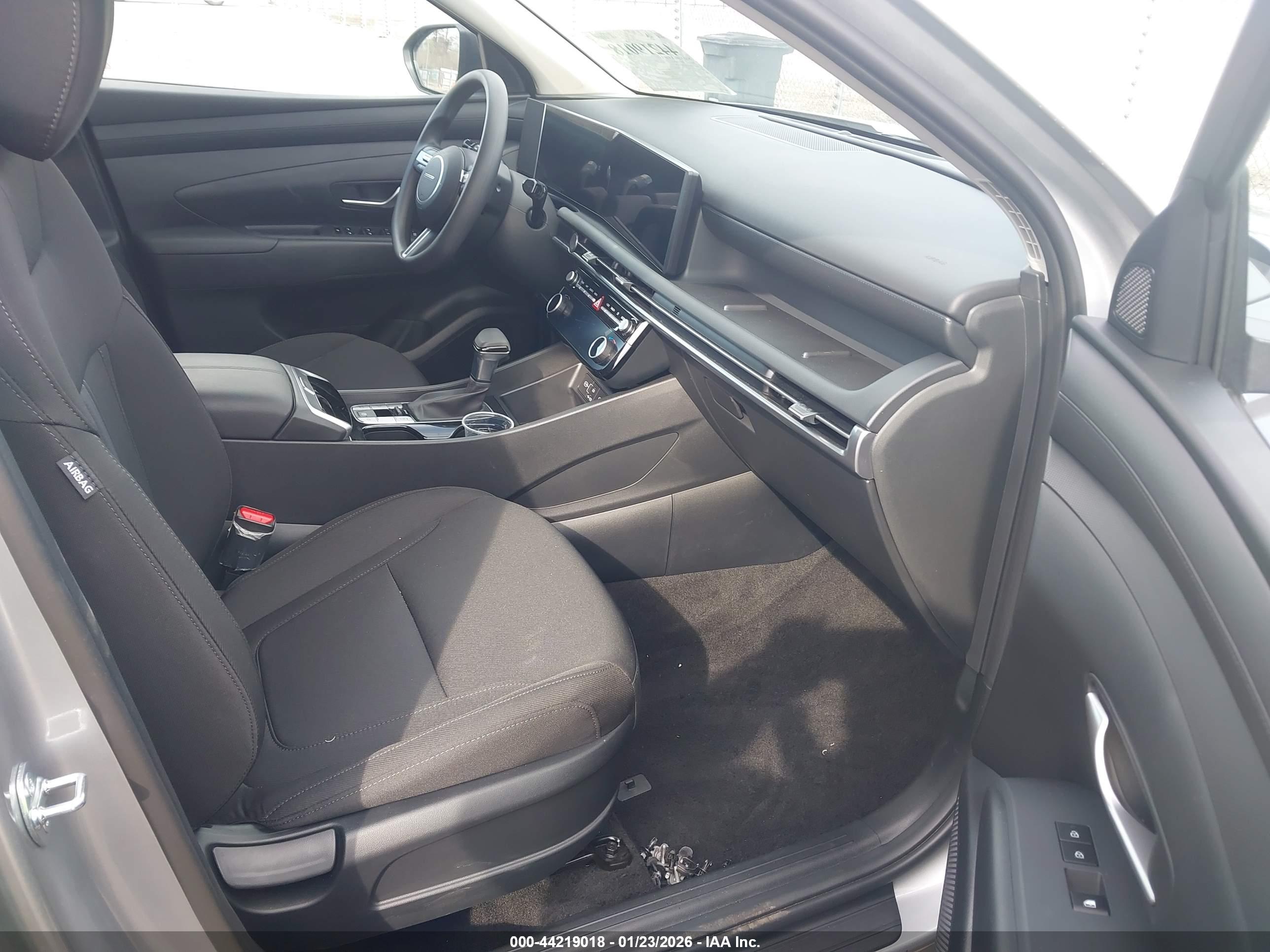 HYUNDAI TUCSON image 5