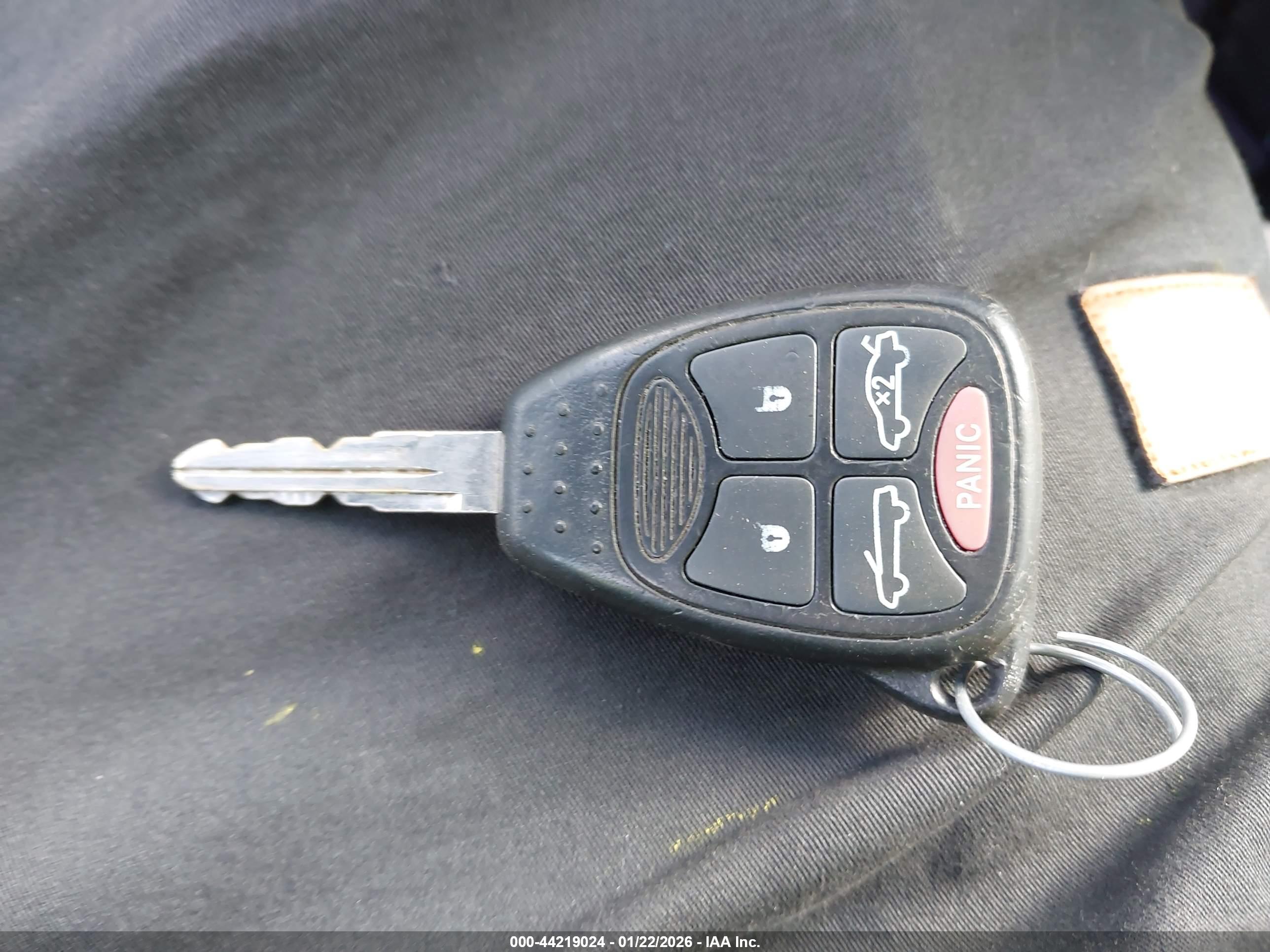 CHRYSLER 200 image 11
