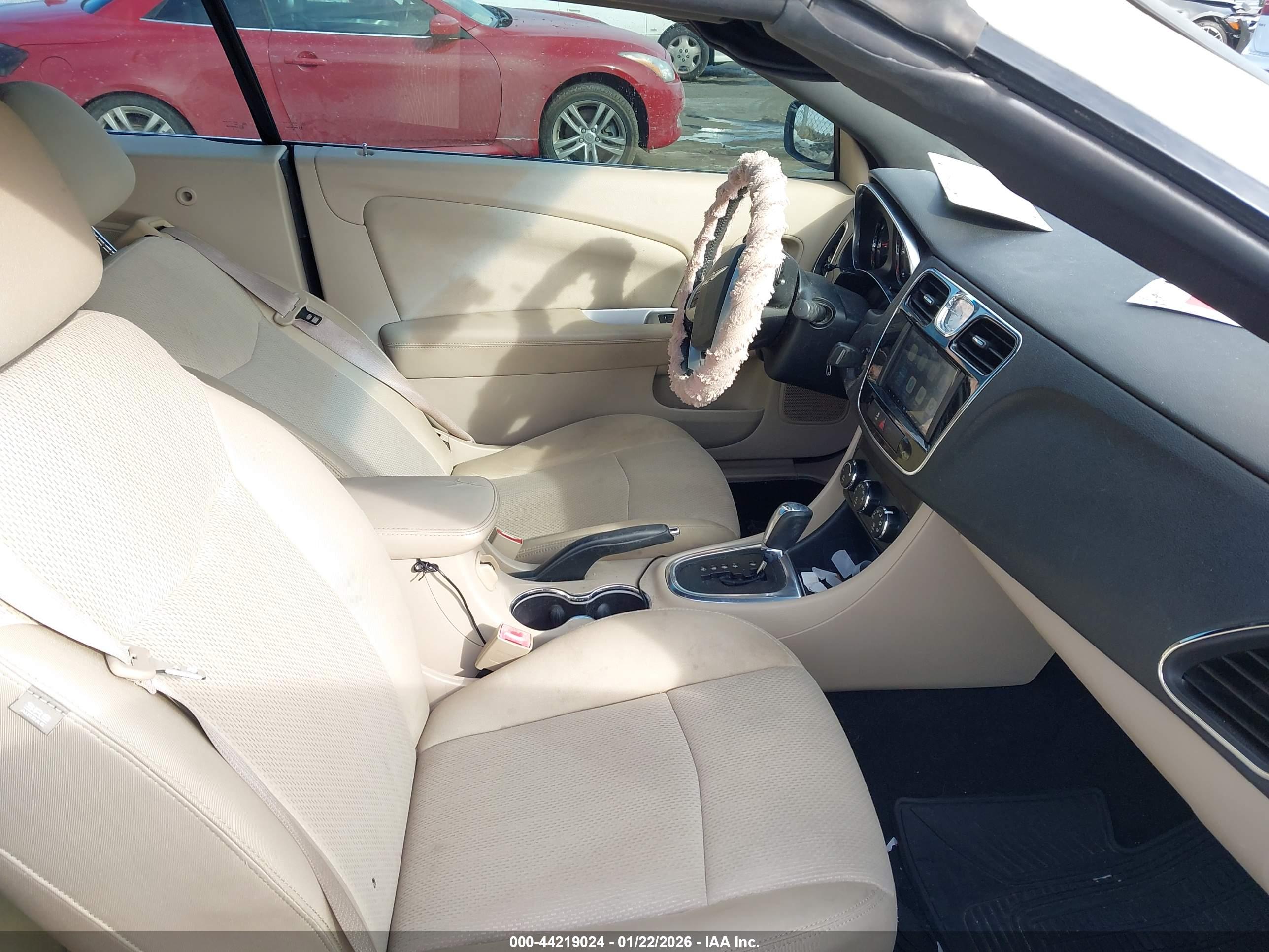 CHRYSLER 200 image 5