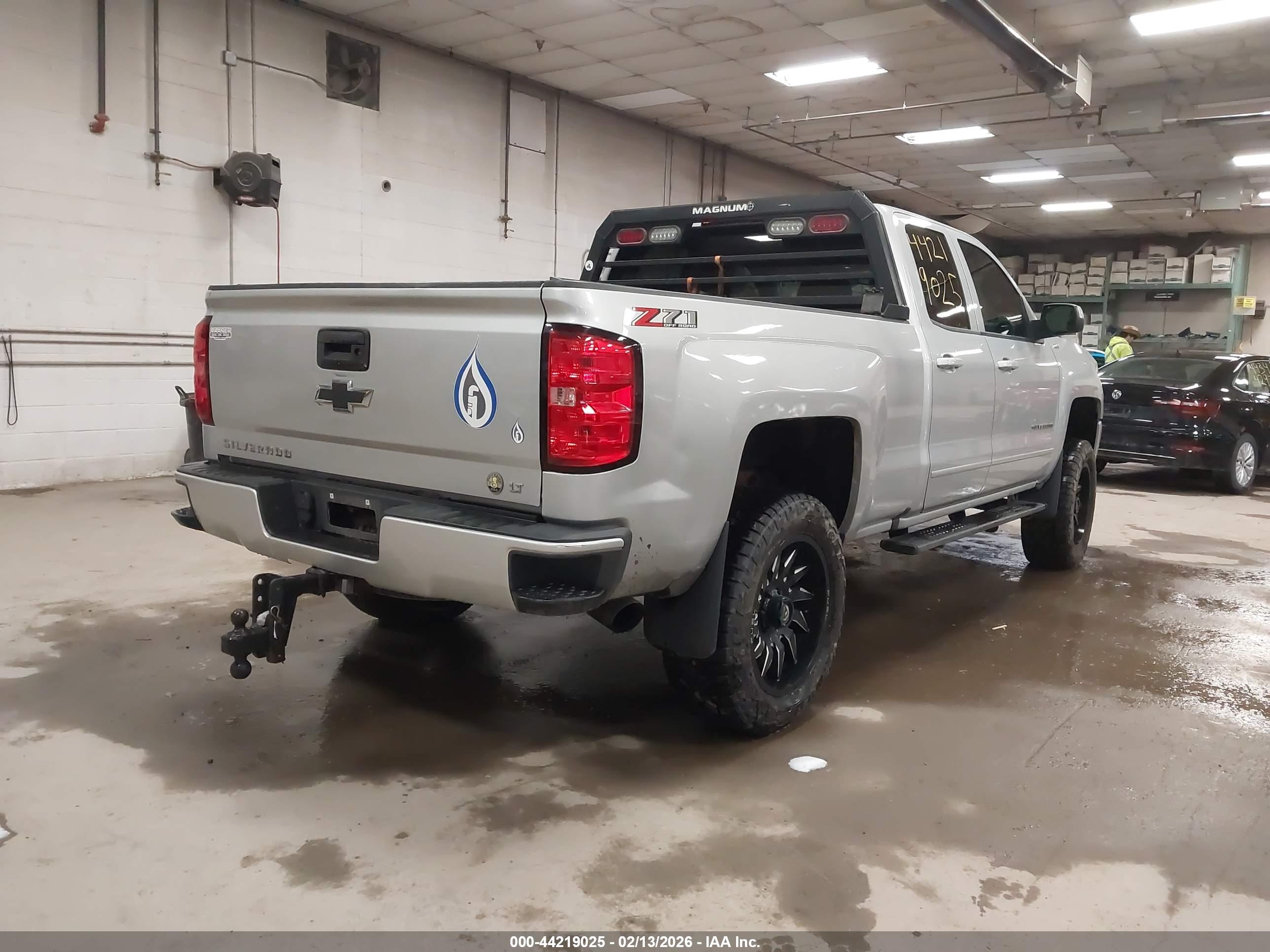 CHEVROLET SILVERADO image 4