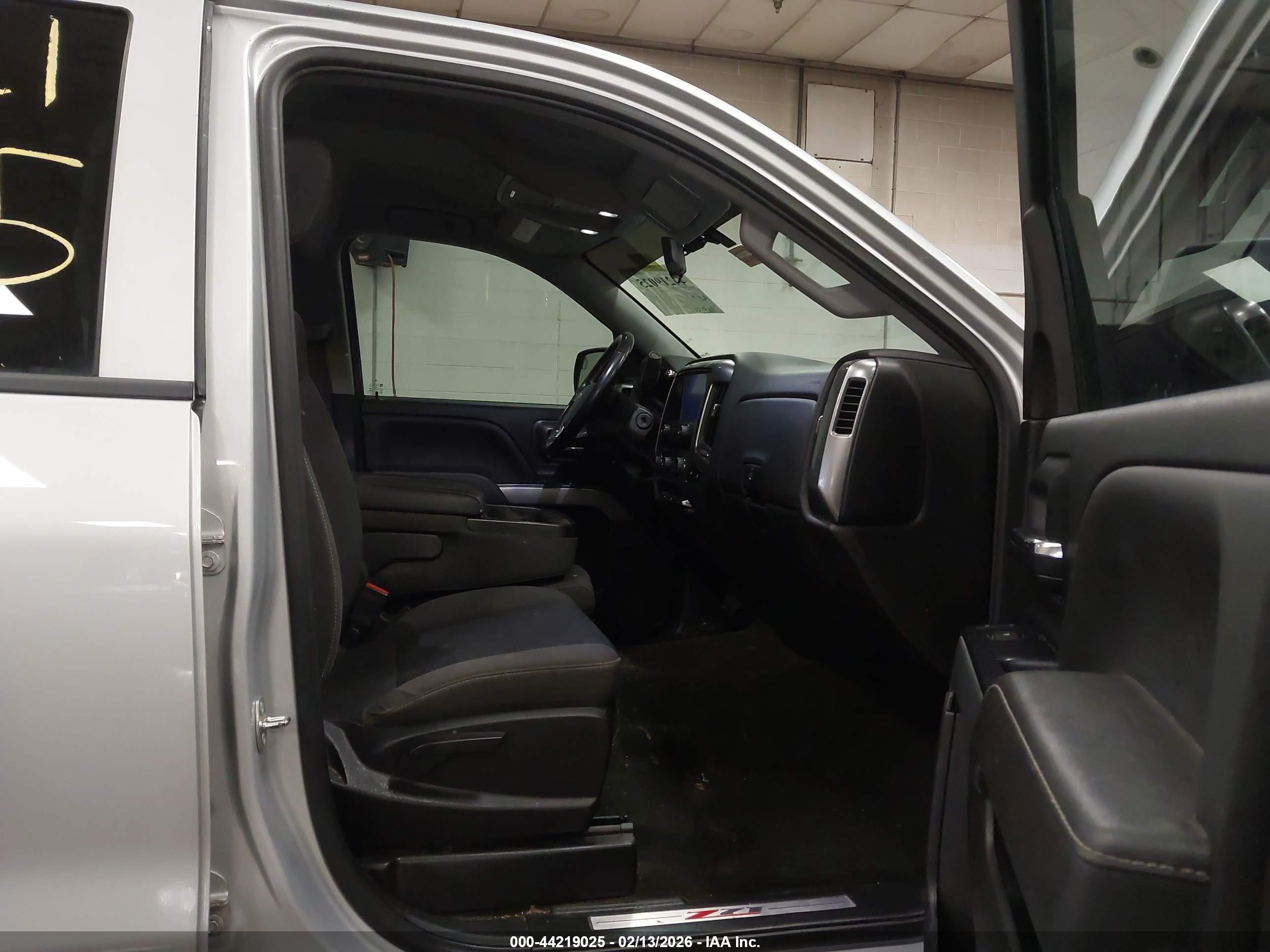 CHEVROLET SILVERADO image 5