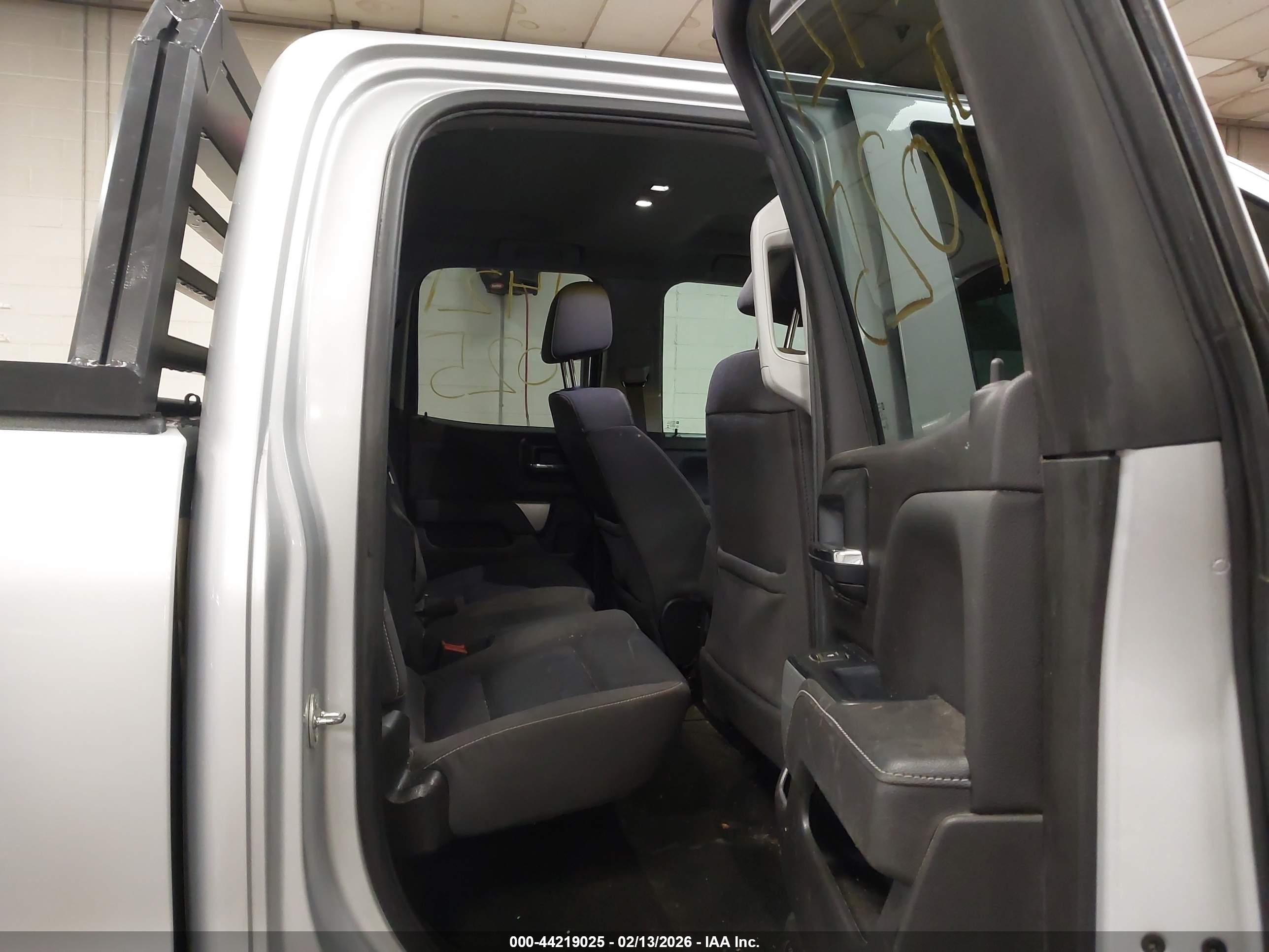 CHEVROLET SILVERADO image 8