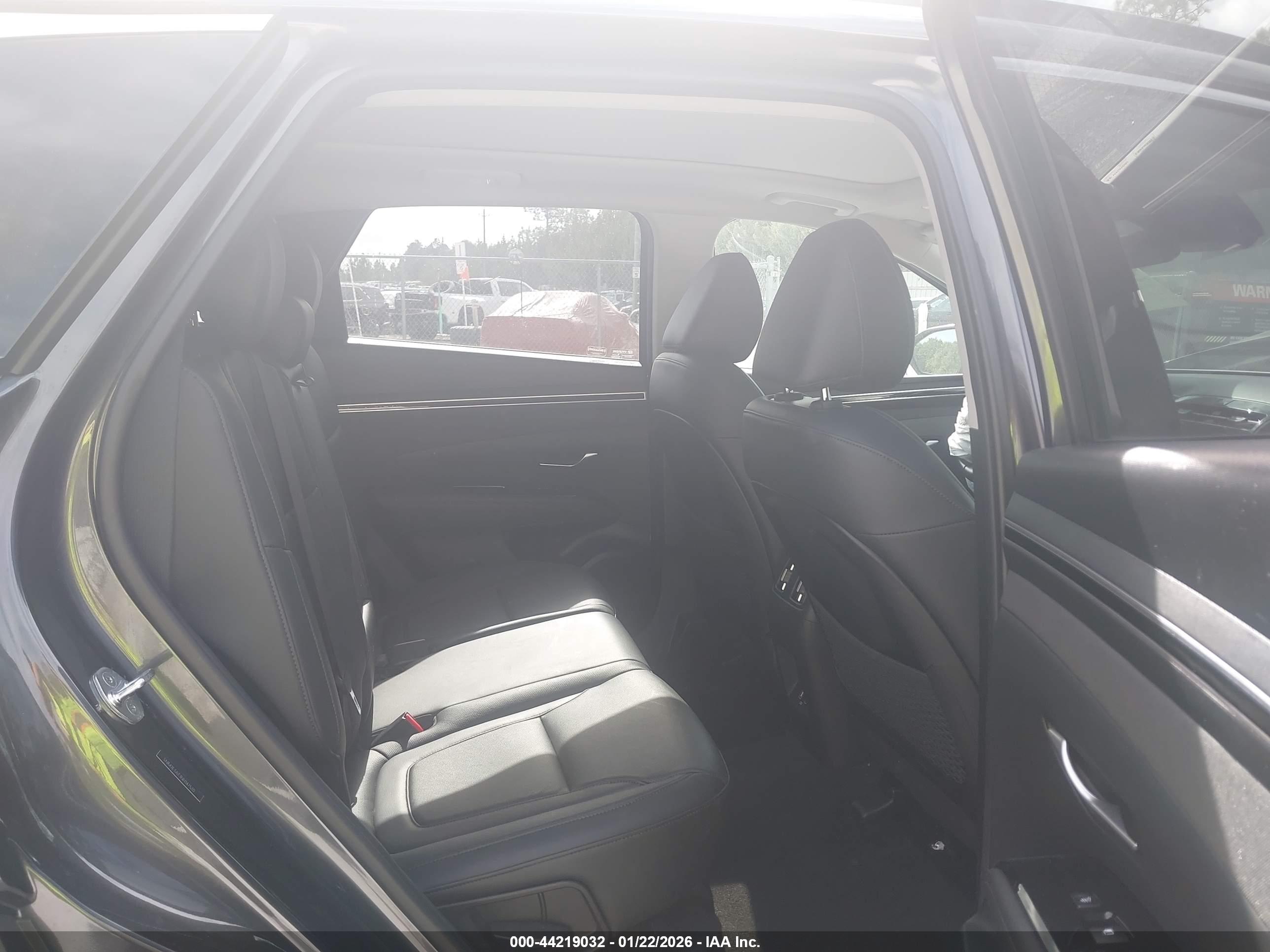 HYUNDAI TUCSON image 8