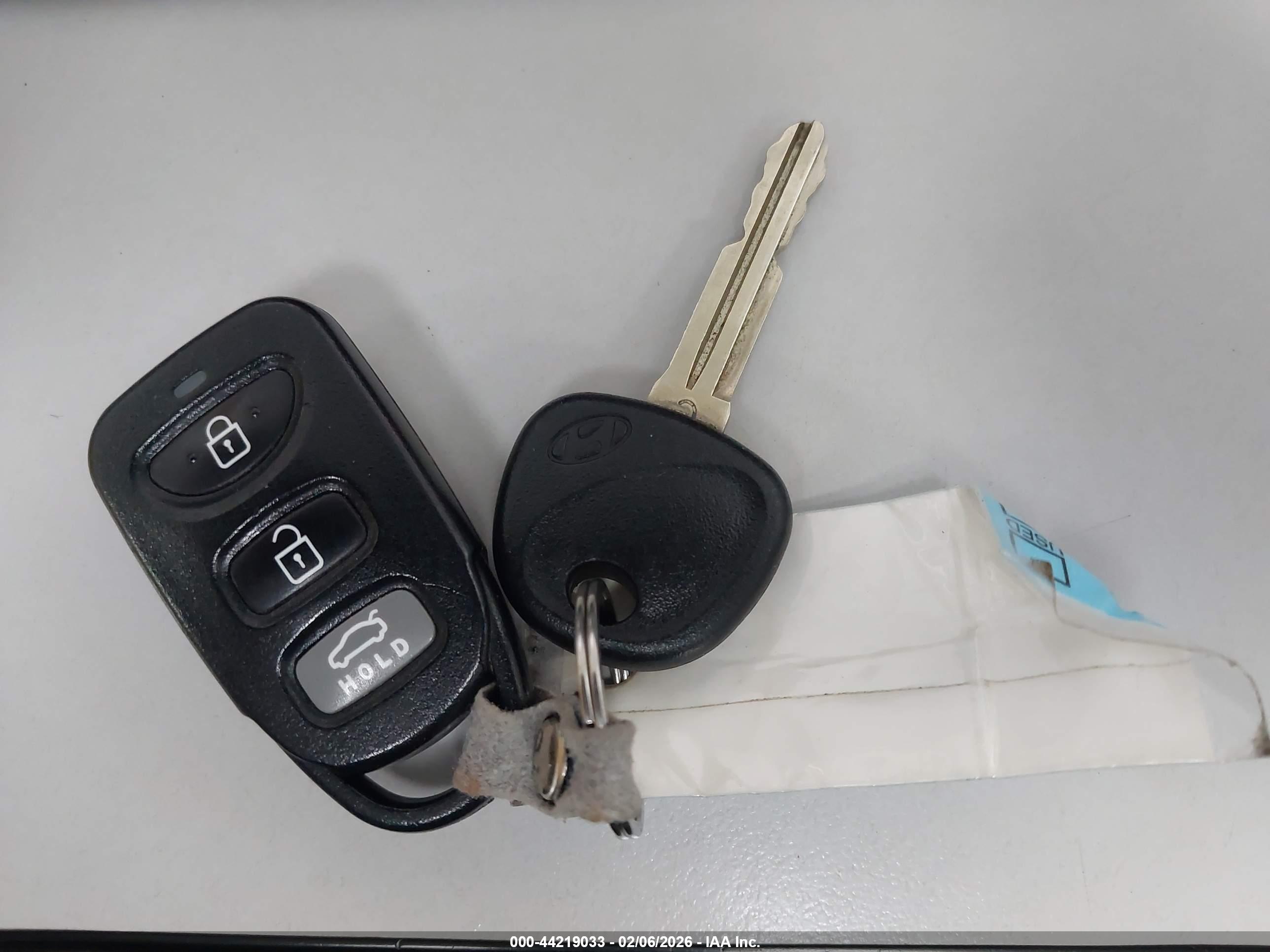 HYUNDAI ELANTRA image 11