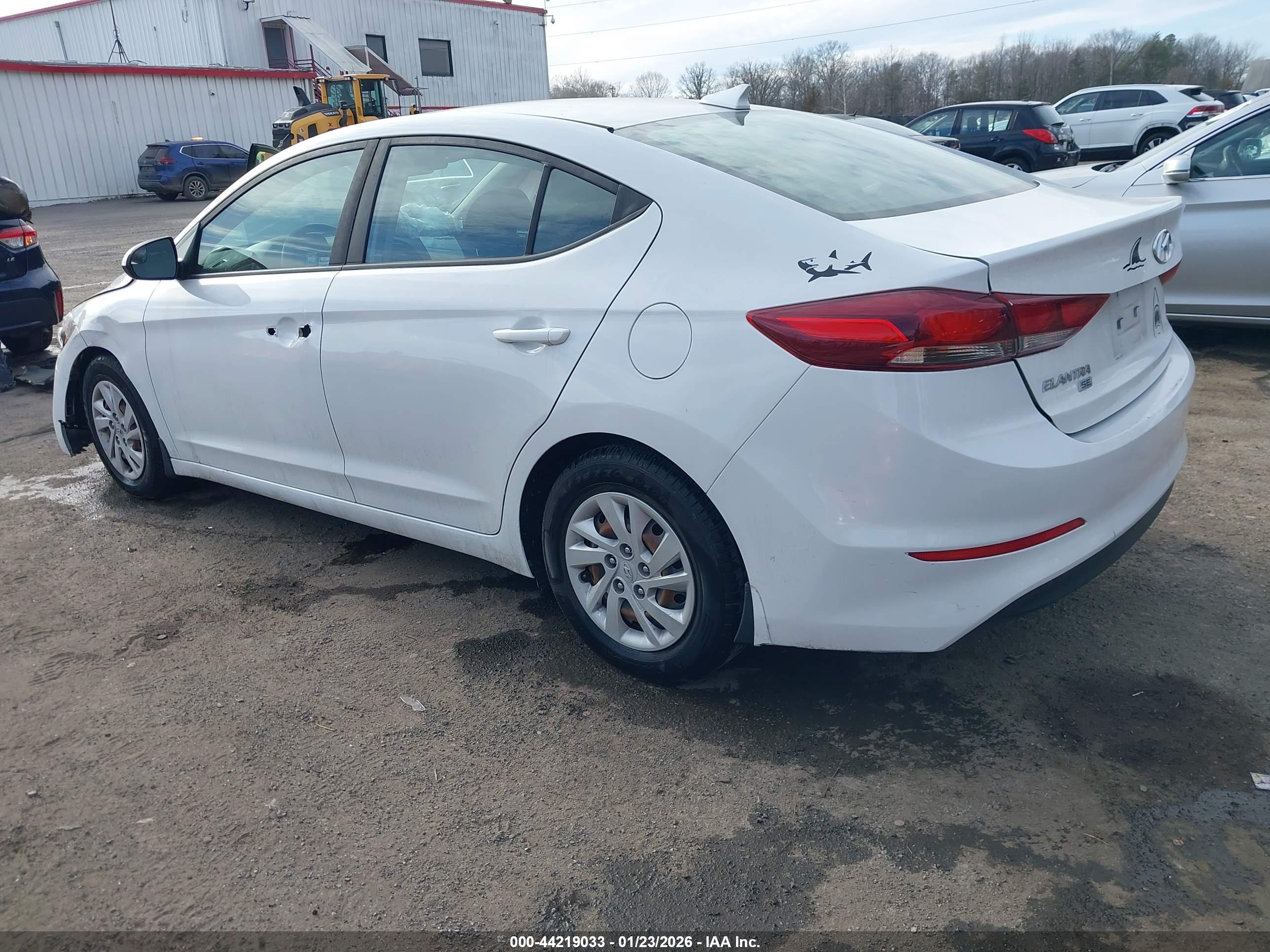 HYUNDAI ELANTRA image 3