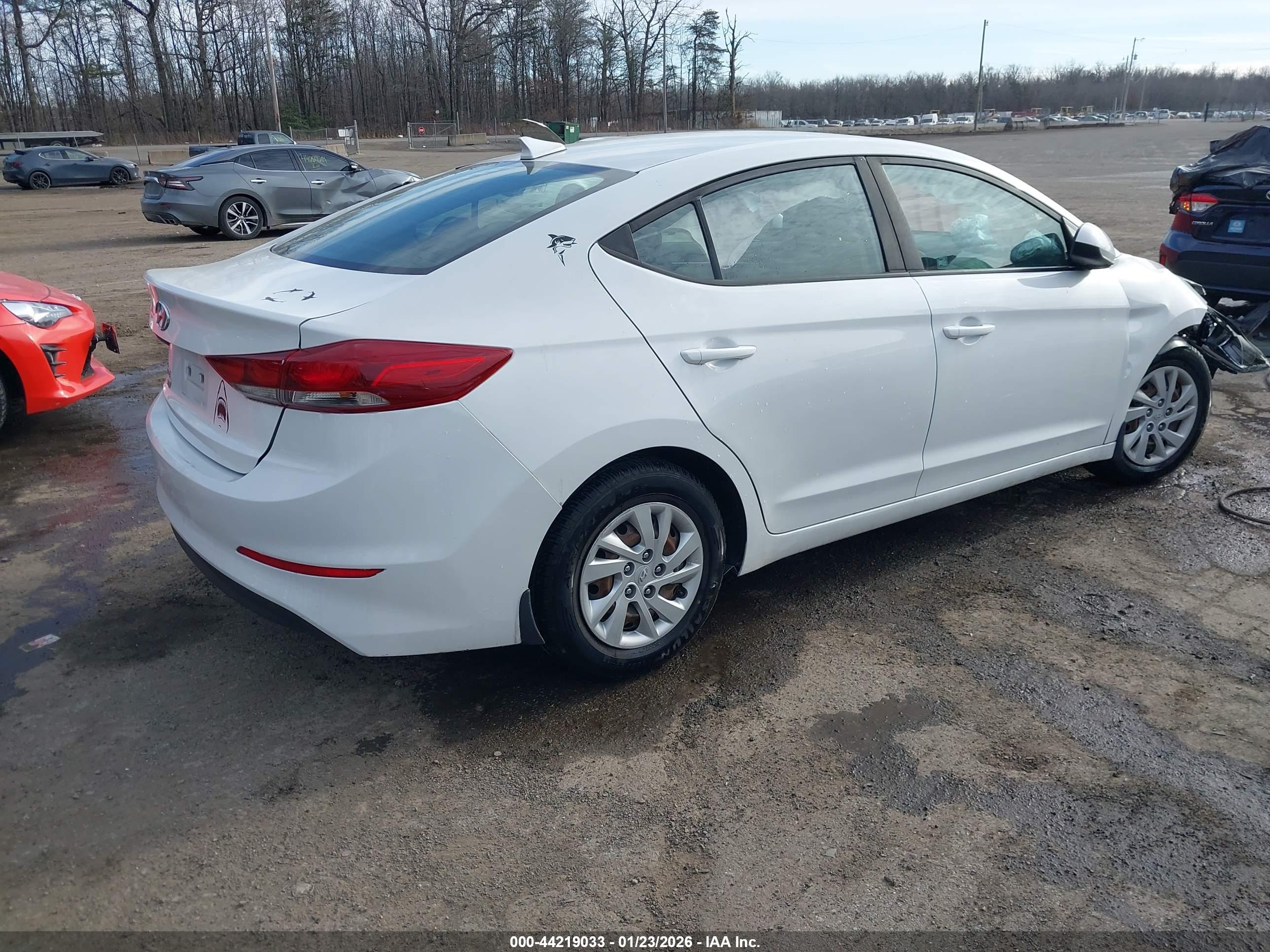 HYUNDAI ELANTRA image 4