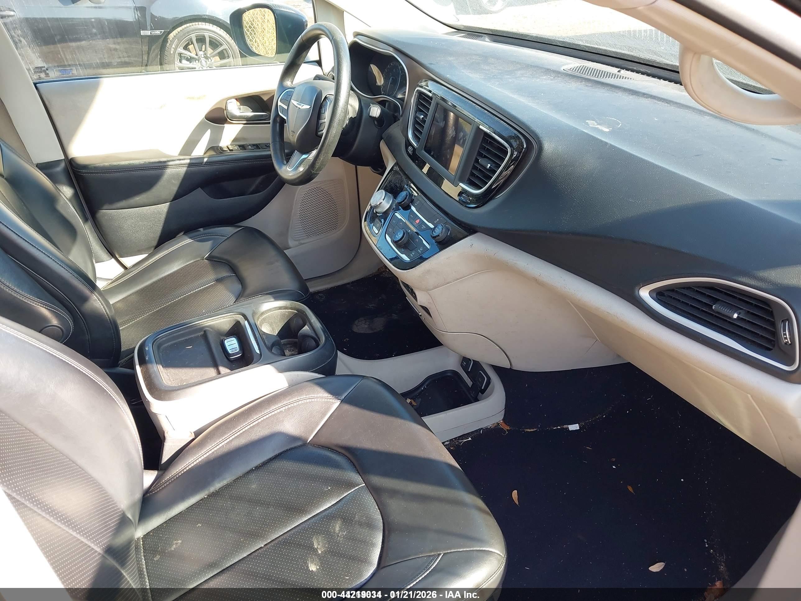 CHRYSLER VOYAGER image 5