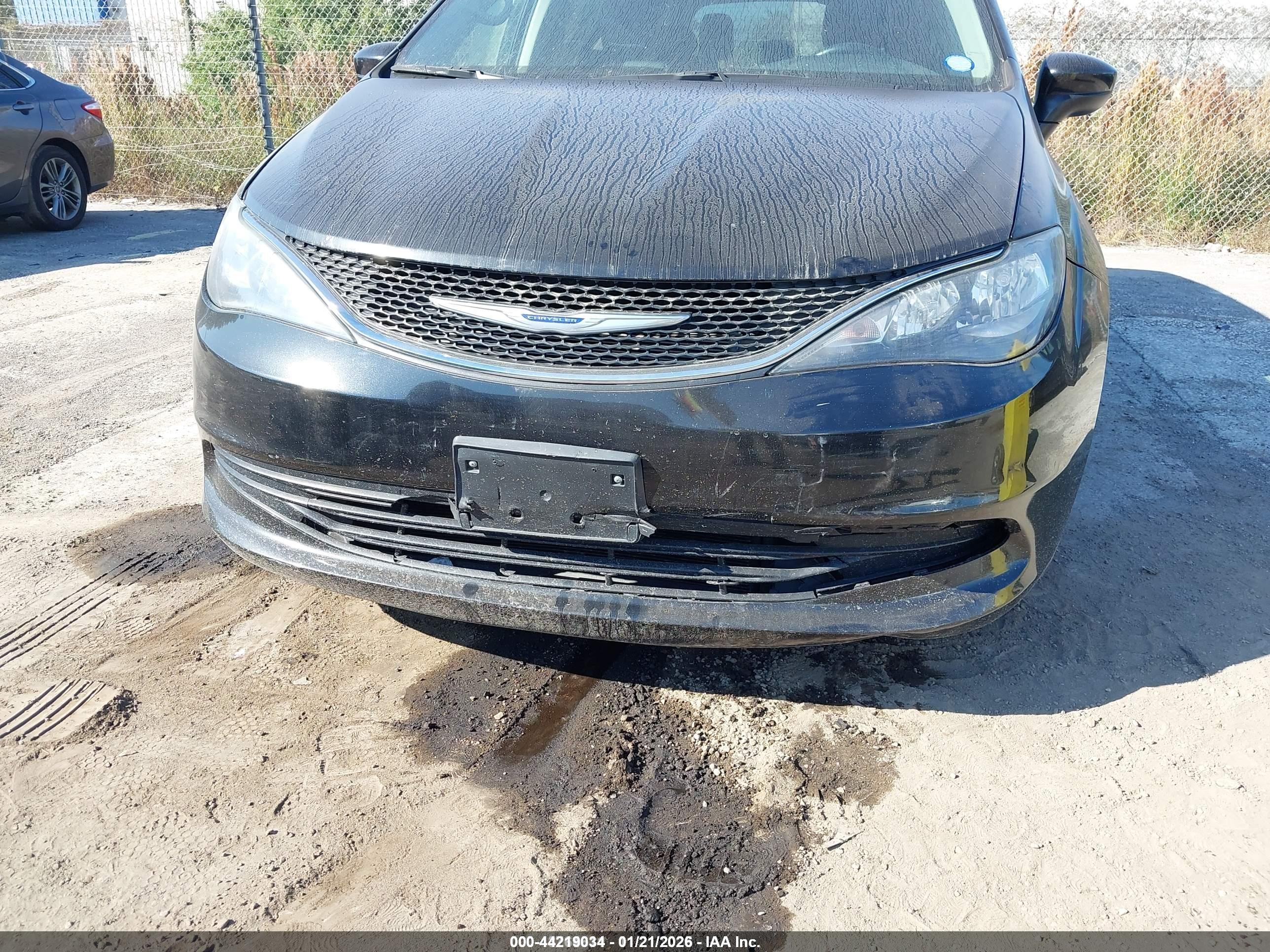 CHRYSLER VOYAGER image 6
