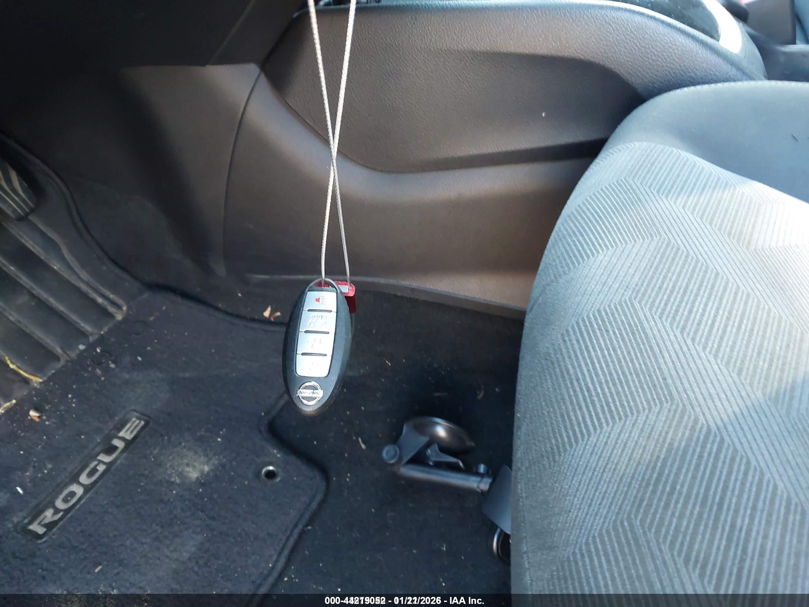 NISSAN ROGUE image 11