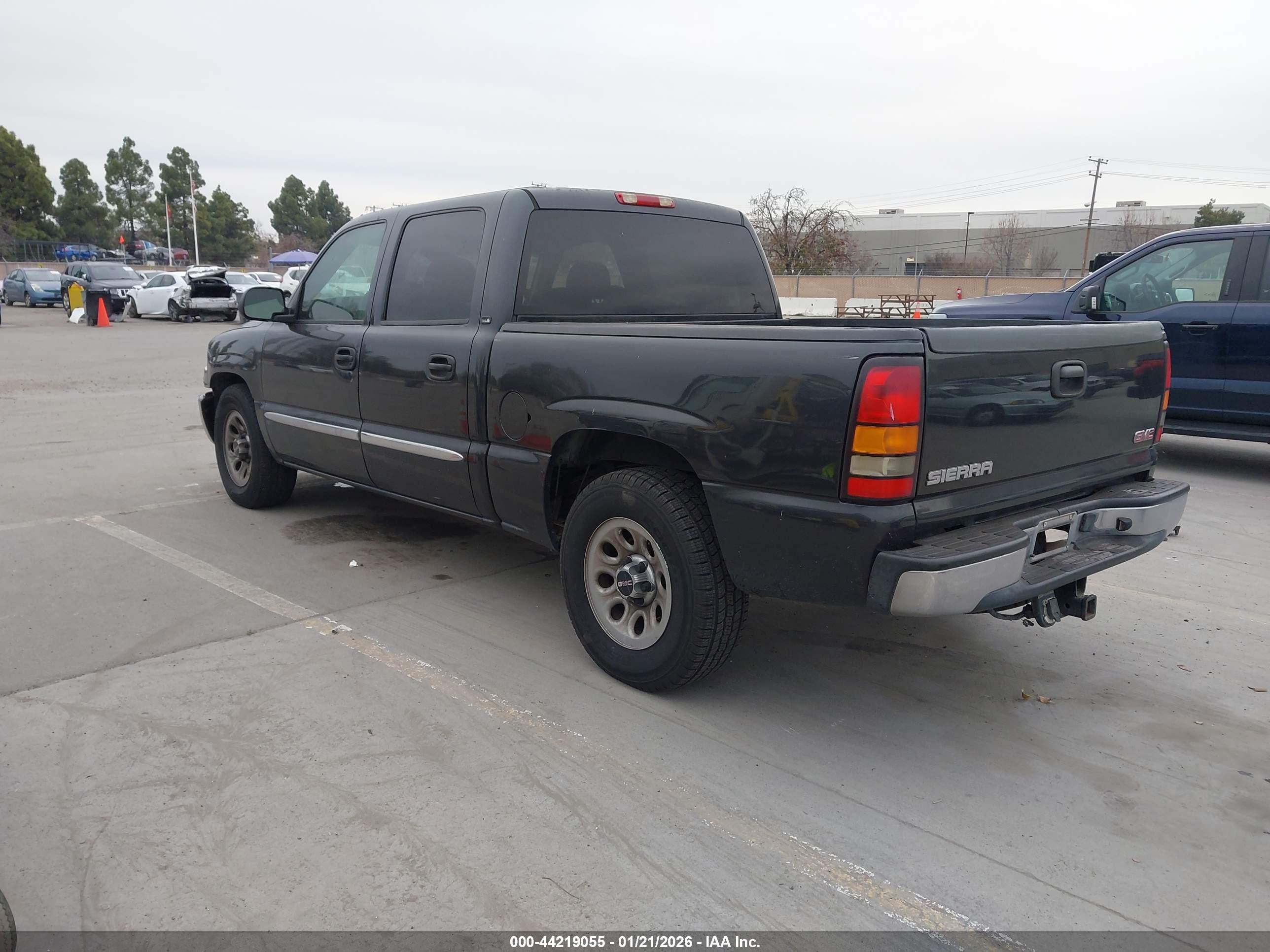 GMC SIERRA image 3