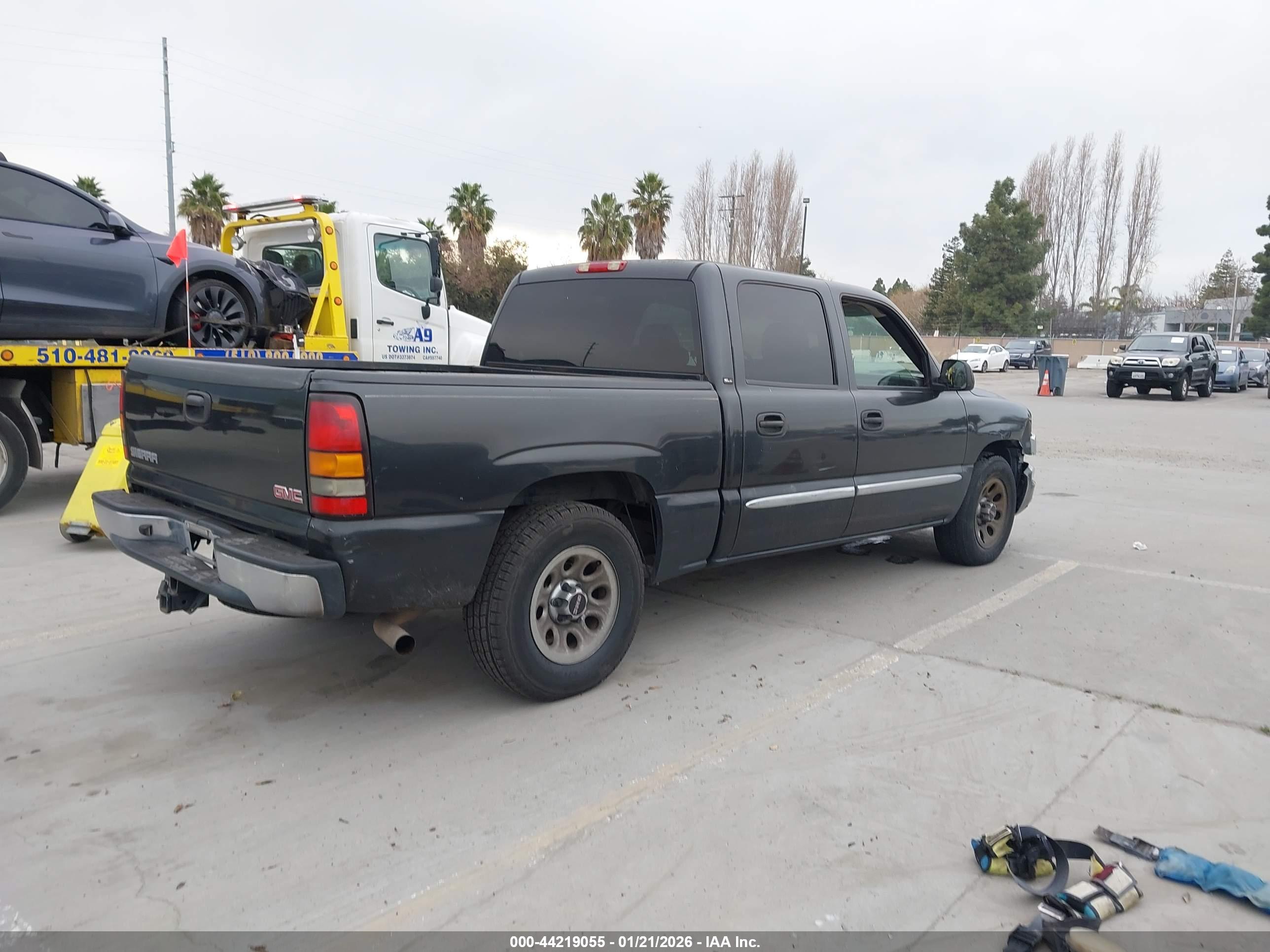 GMC SIERRA image 4