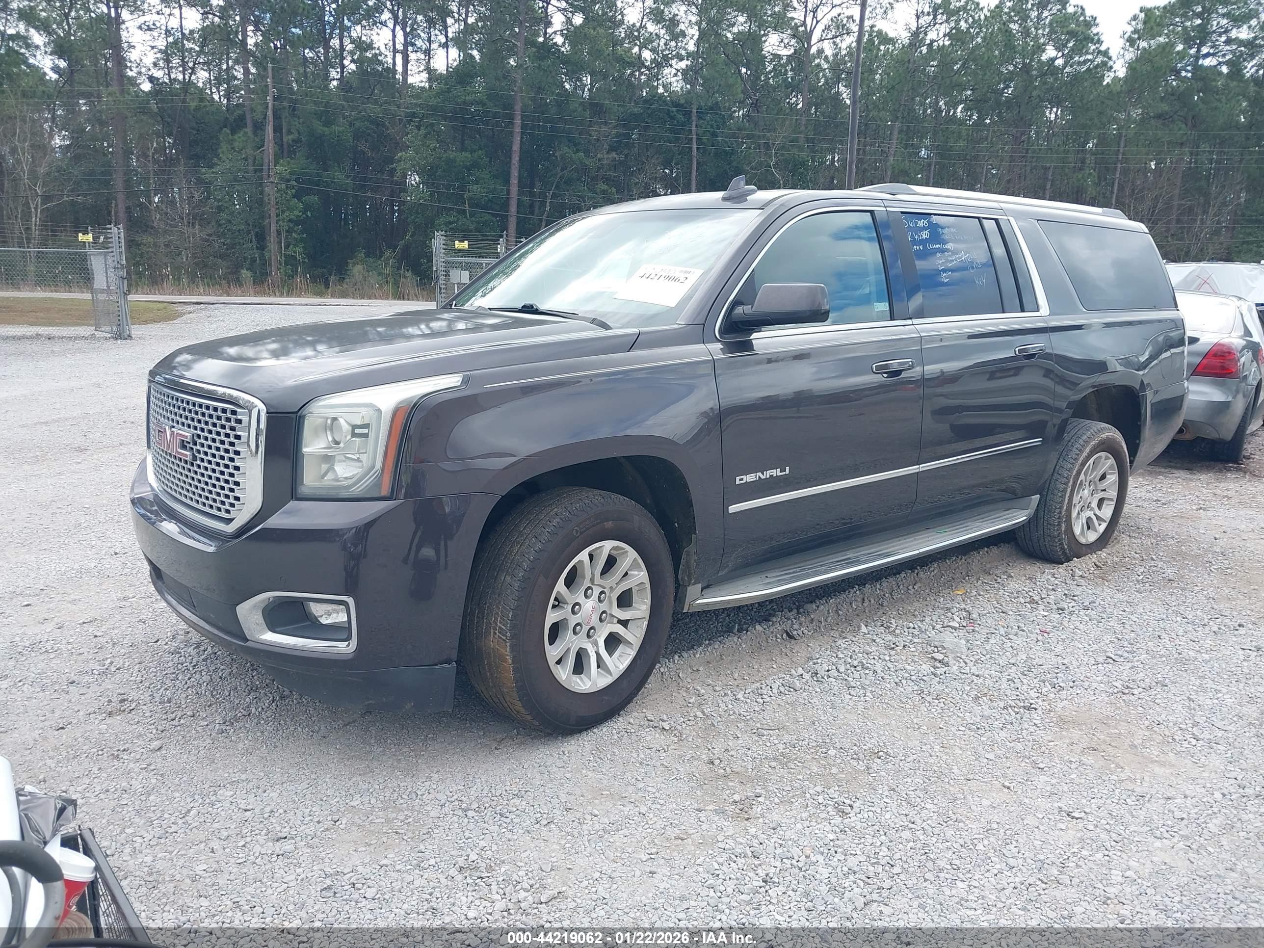 GMC YUKON image 2