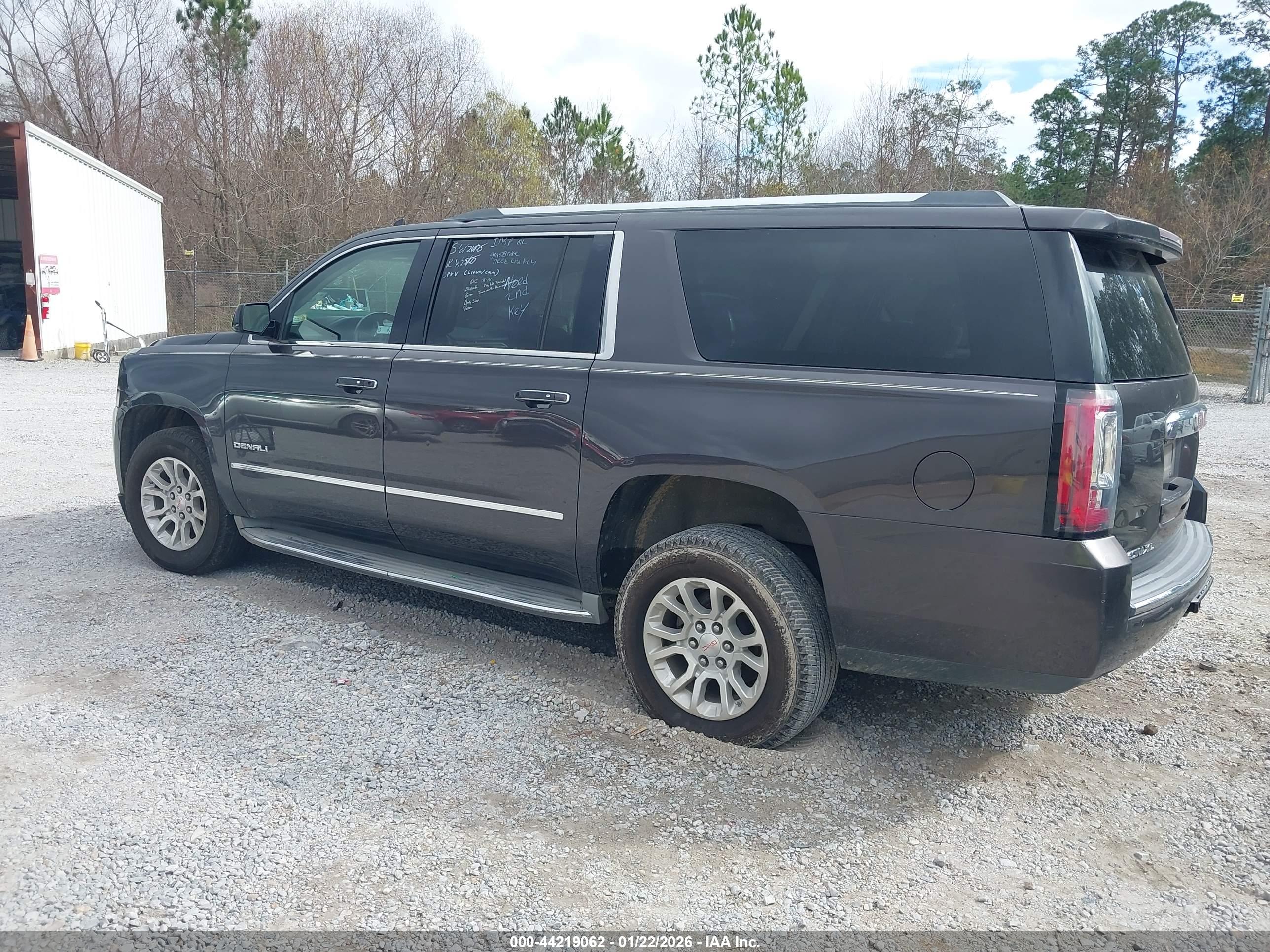 GMC YUKON image 3