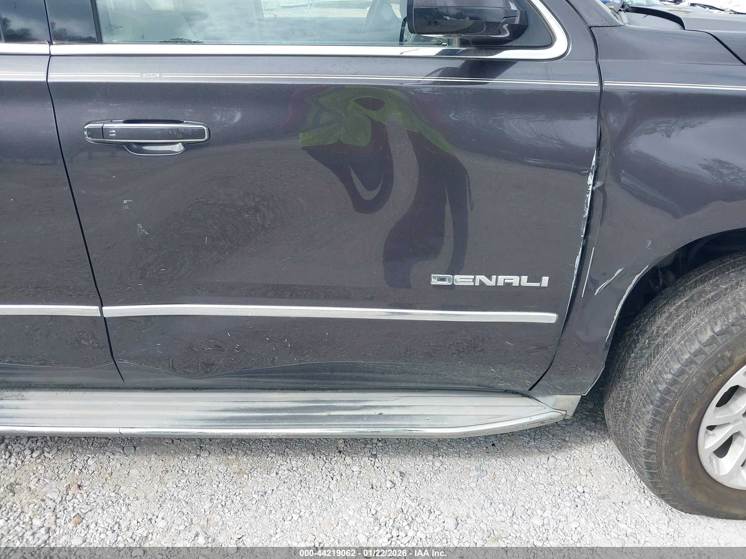 GMC YUKON image 6