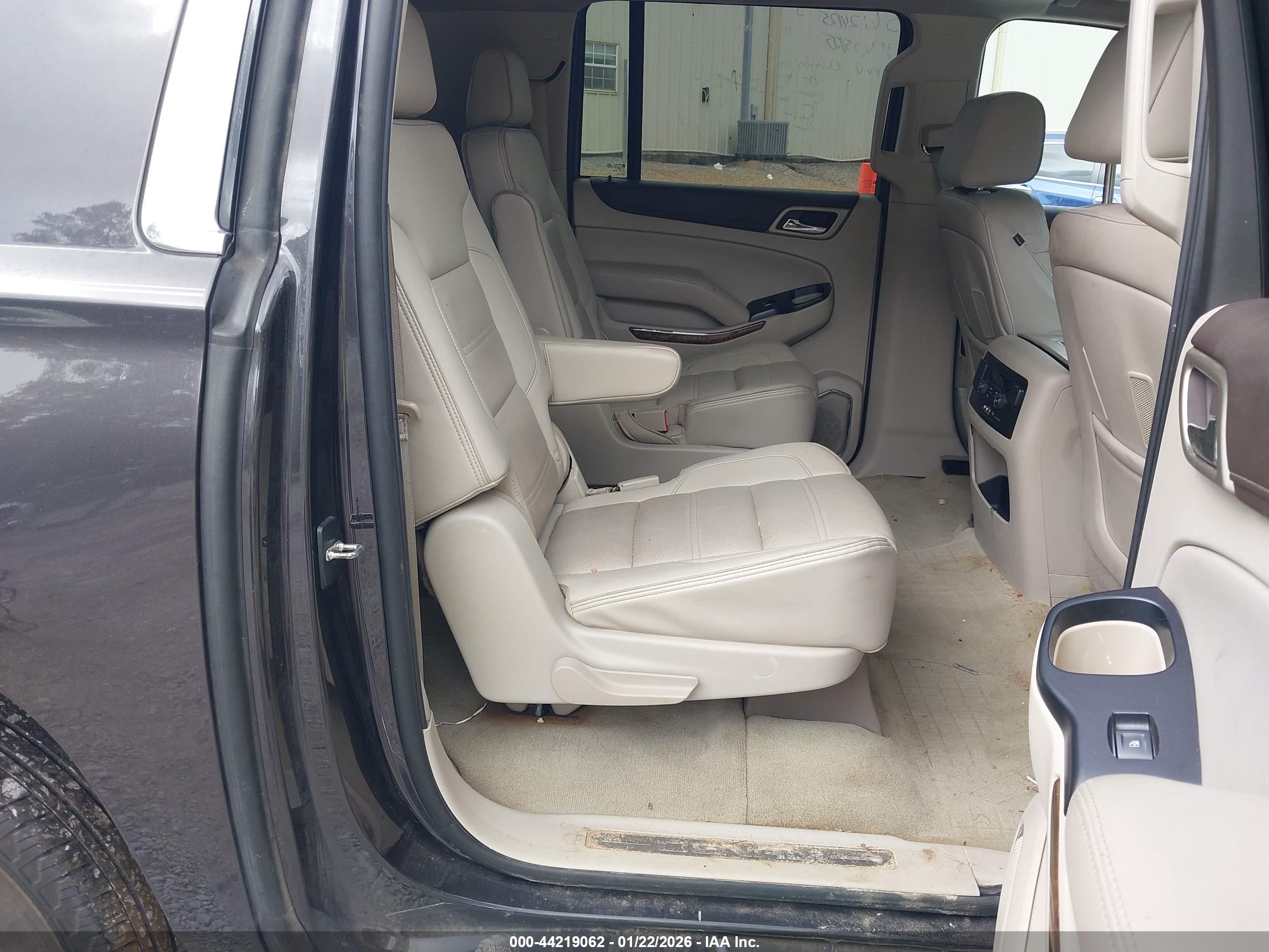GMC YUKON image 8
