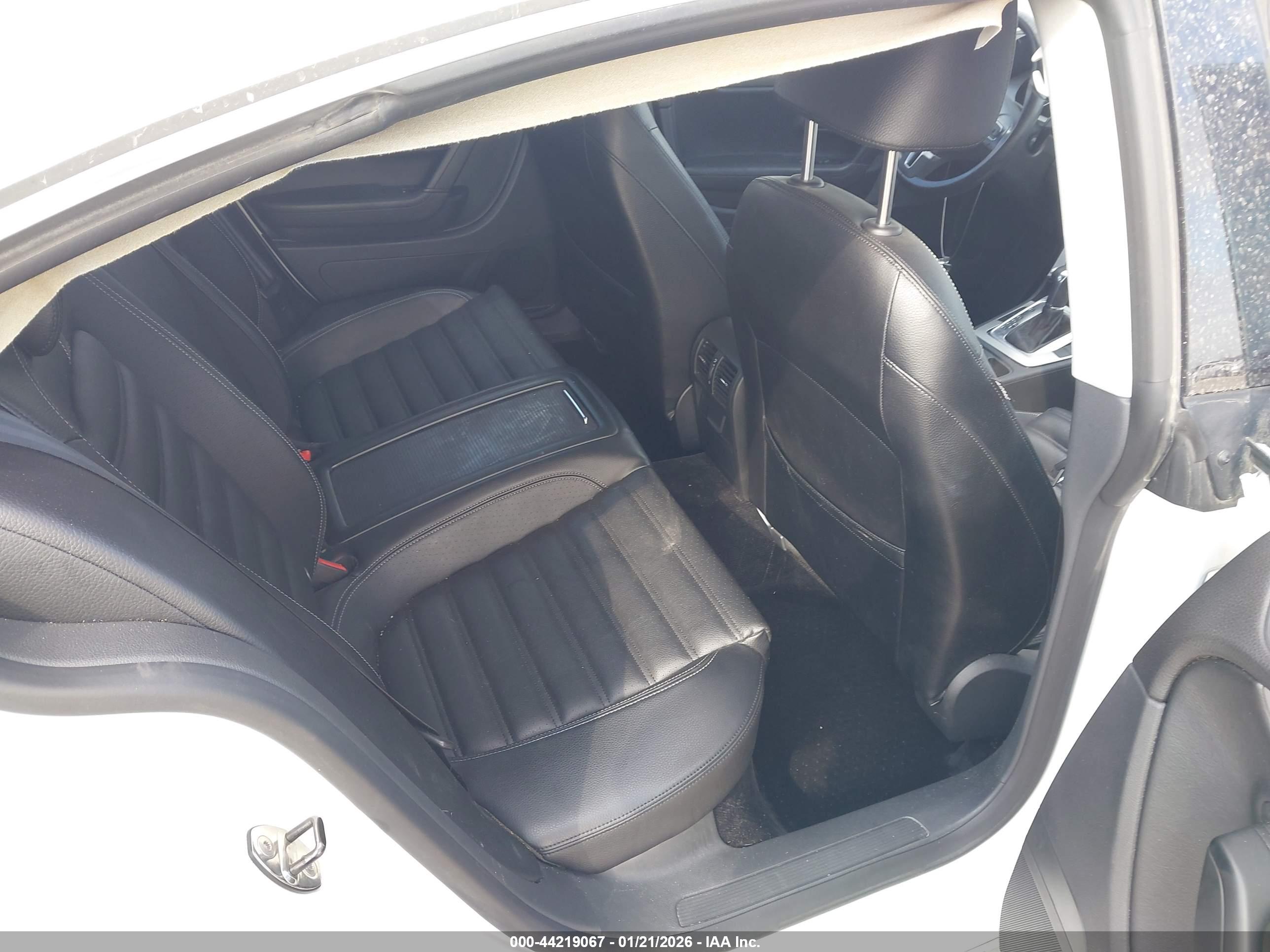 VOLKSWAGEN CC image 8