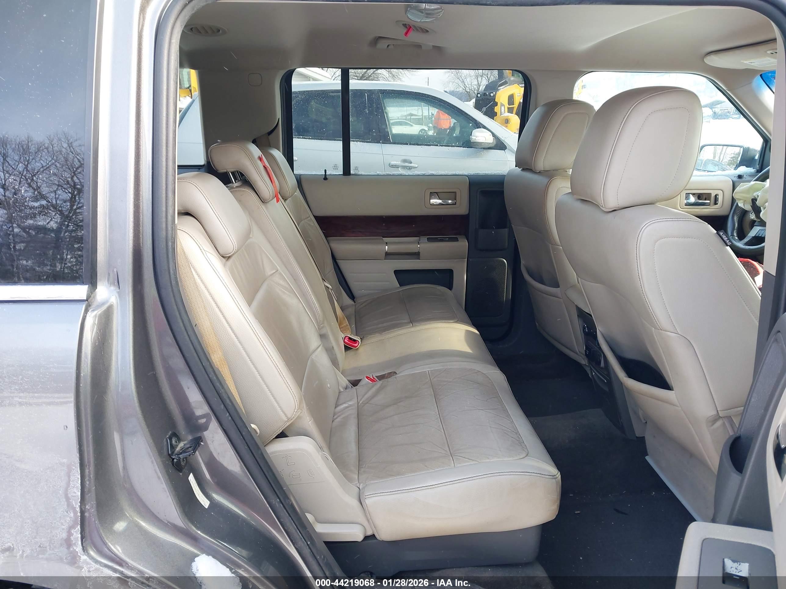FORD FLEX image 8