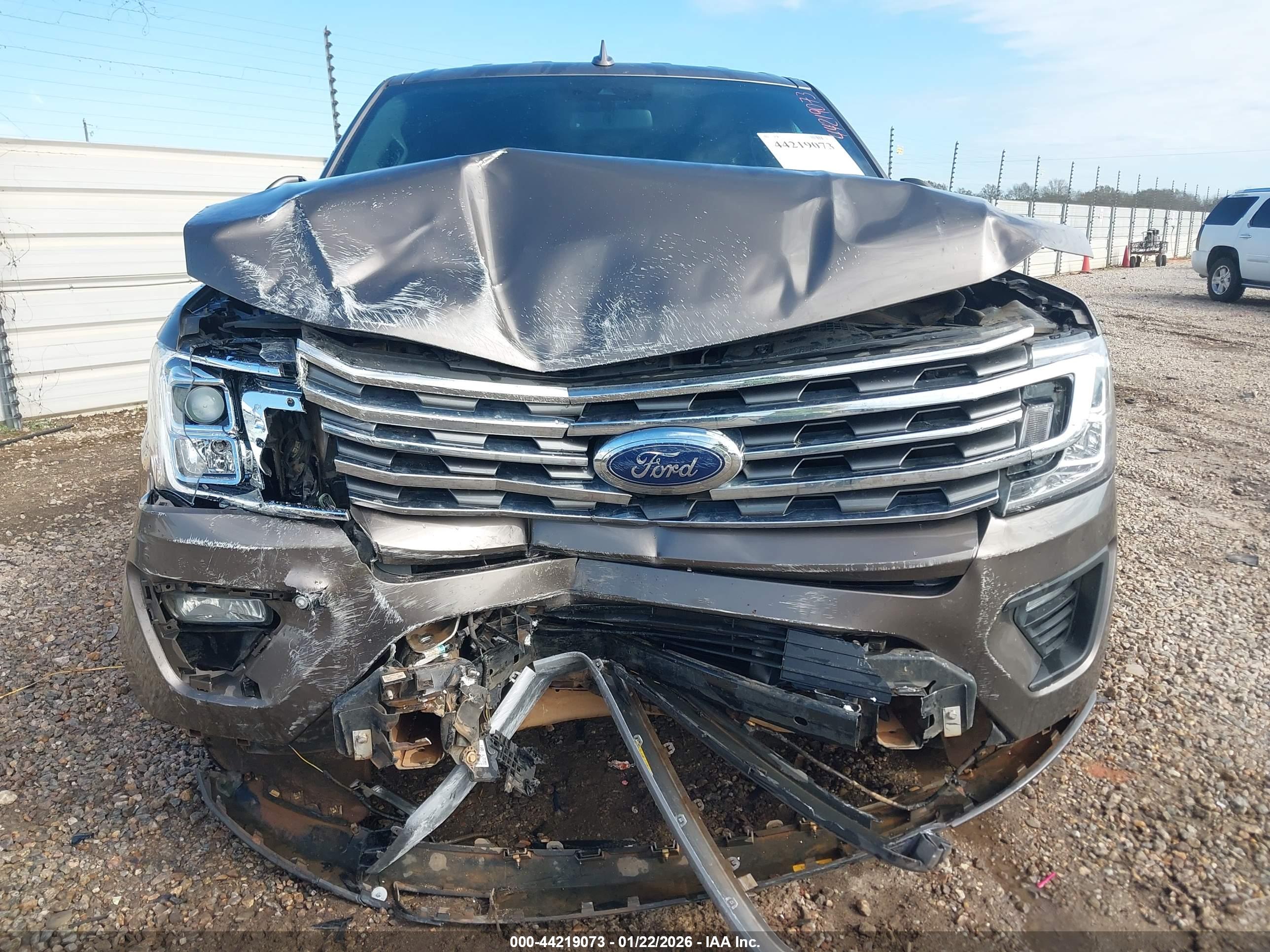 FORD EXPEDITION image 6