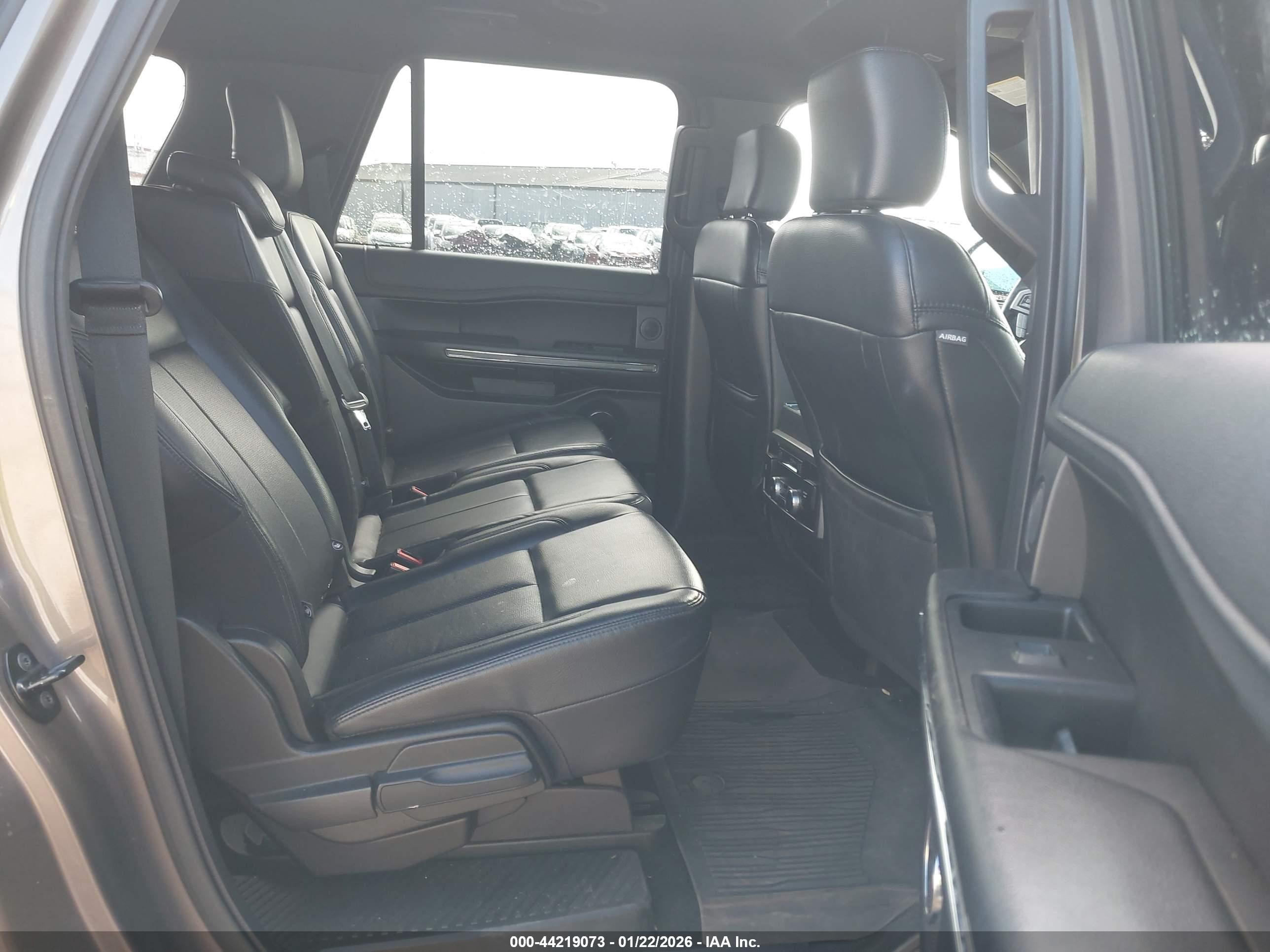 FORD EXPEDITION image 8
