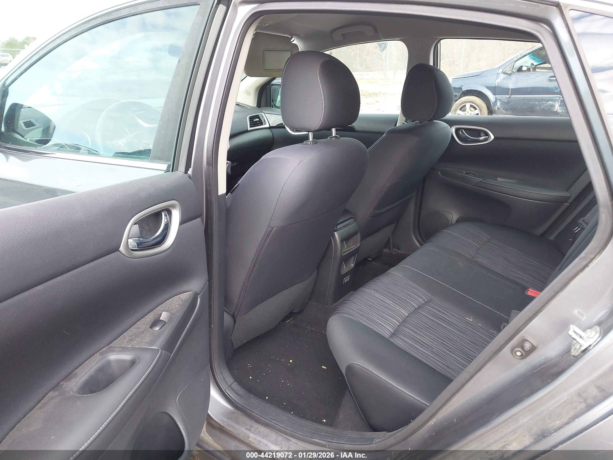 NISSAN SENTRA image 8