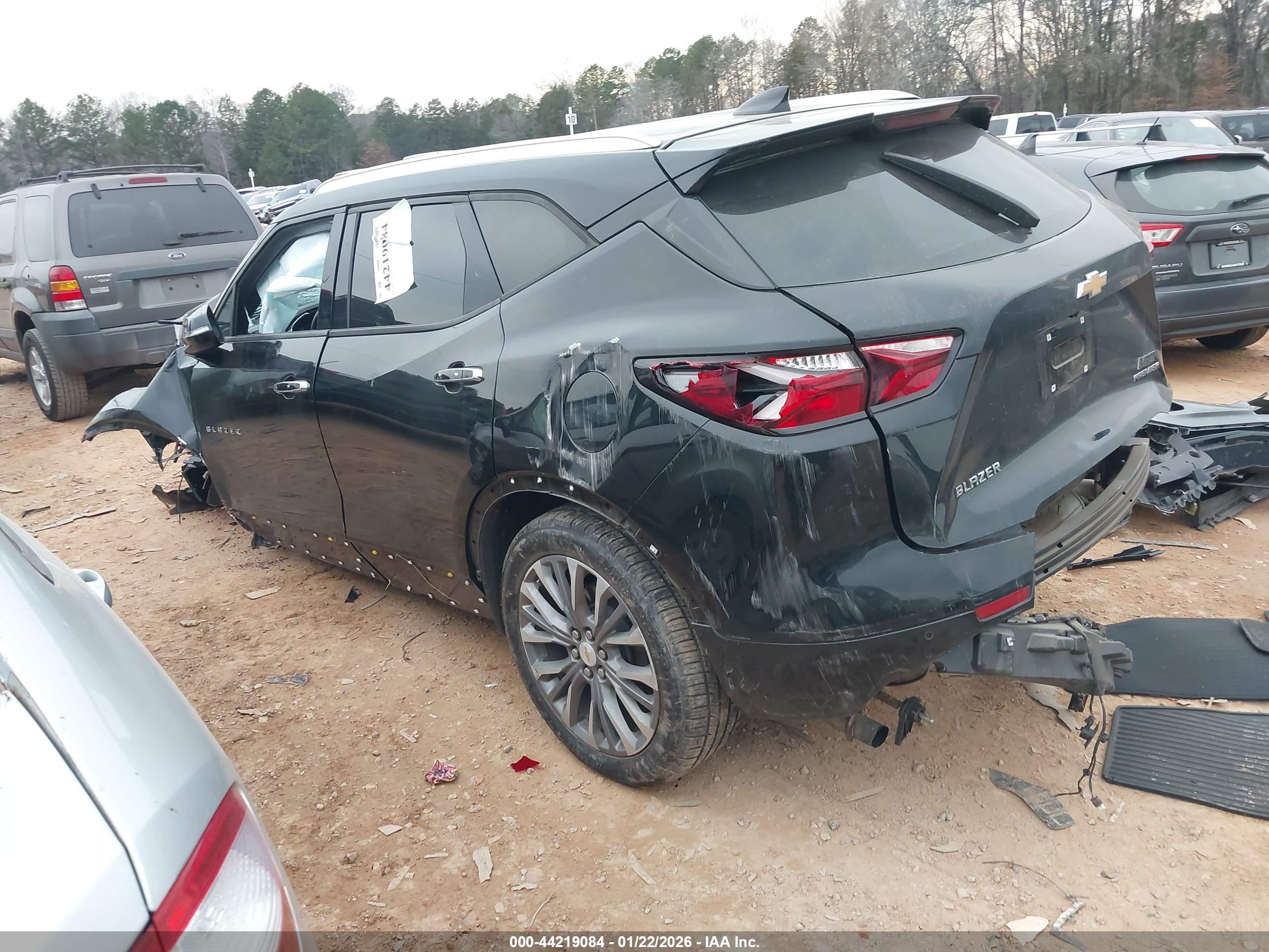 CHEVROLET BLAZER image 3