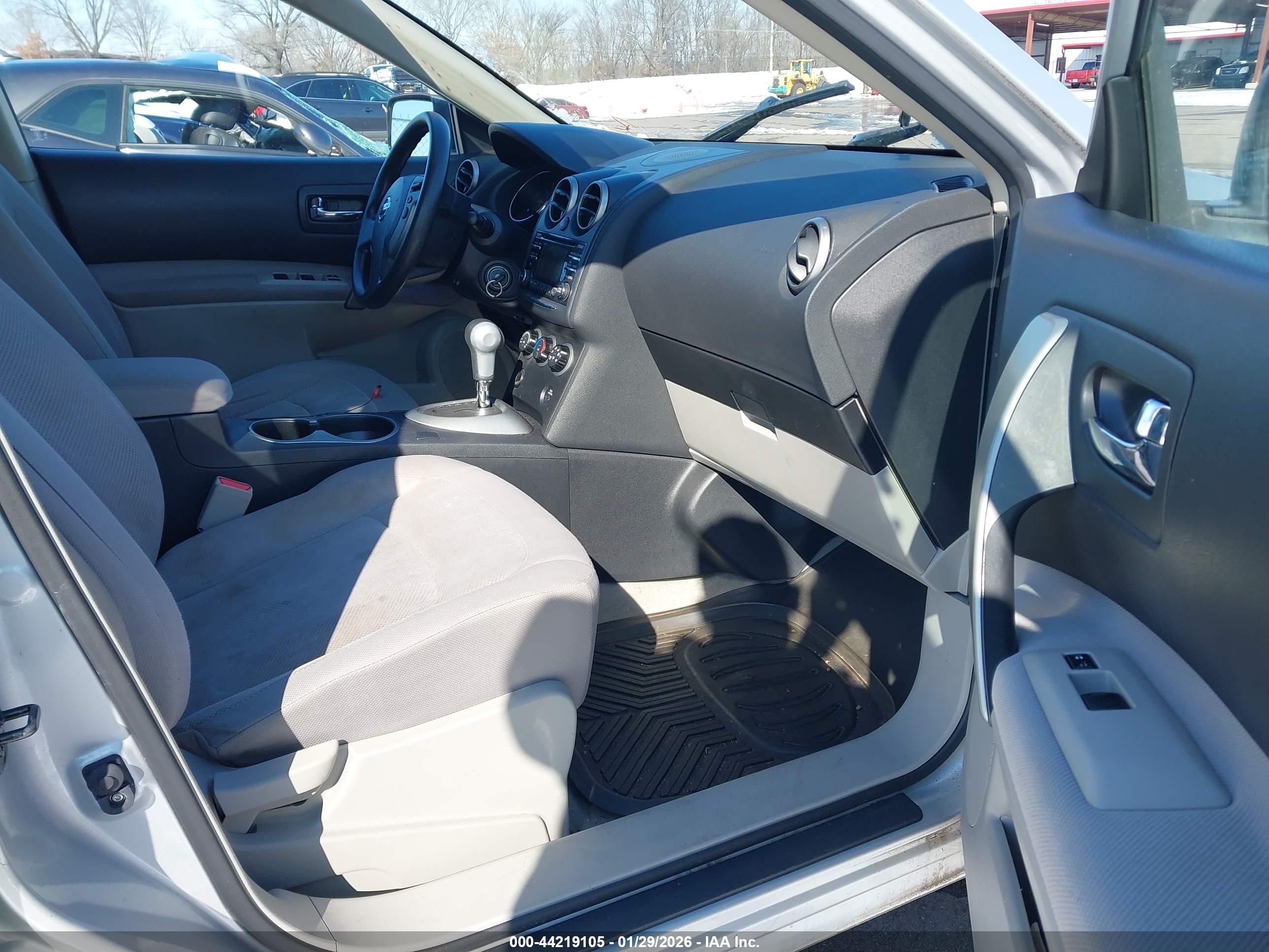 NISSAN ROGUE image 5