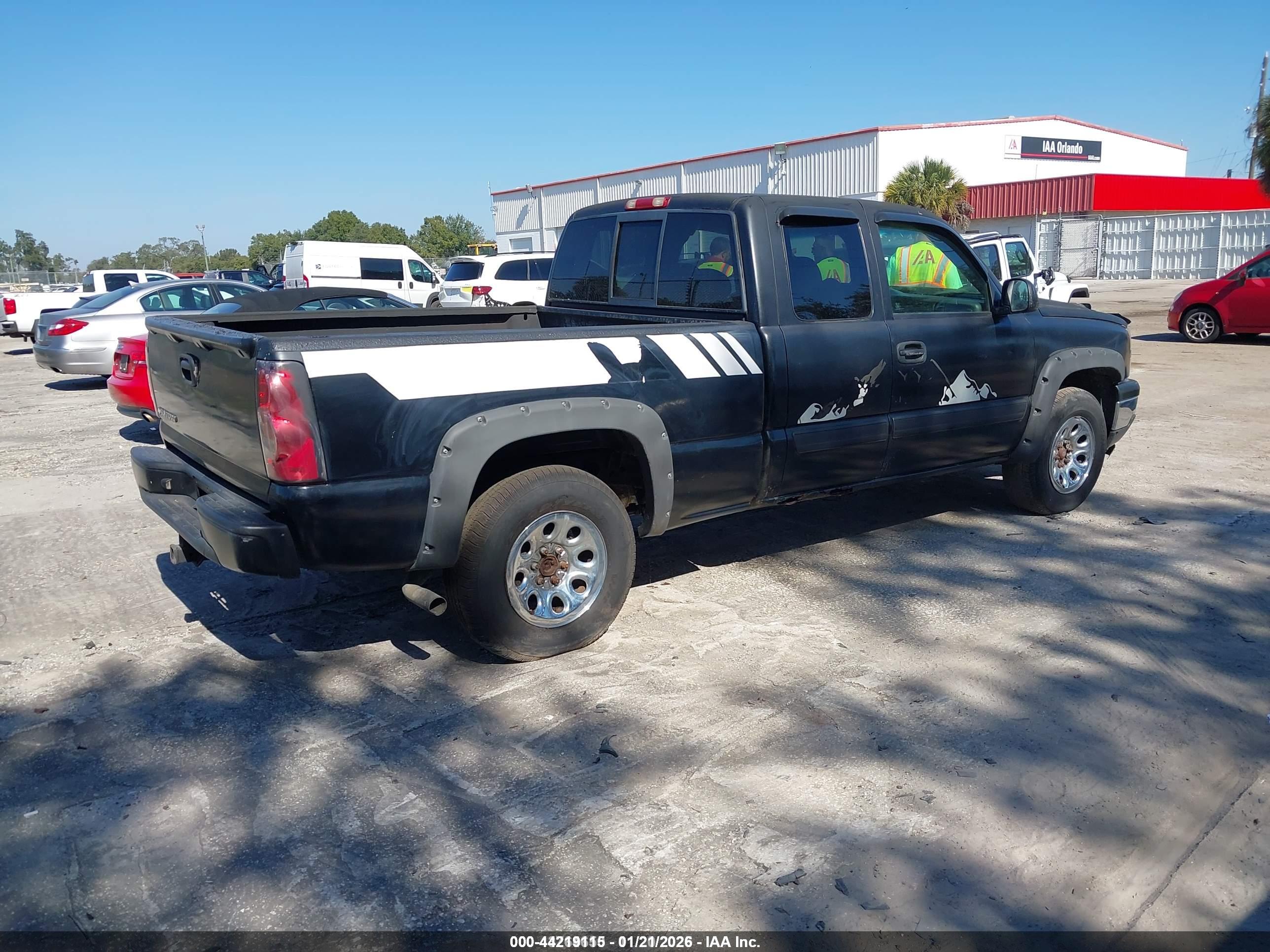 CHEVROLET SILVERADO image 4