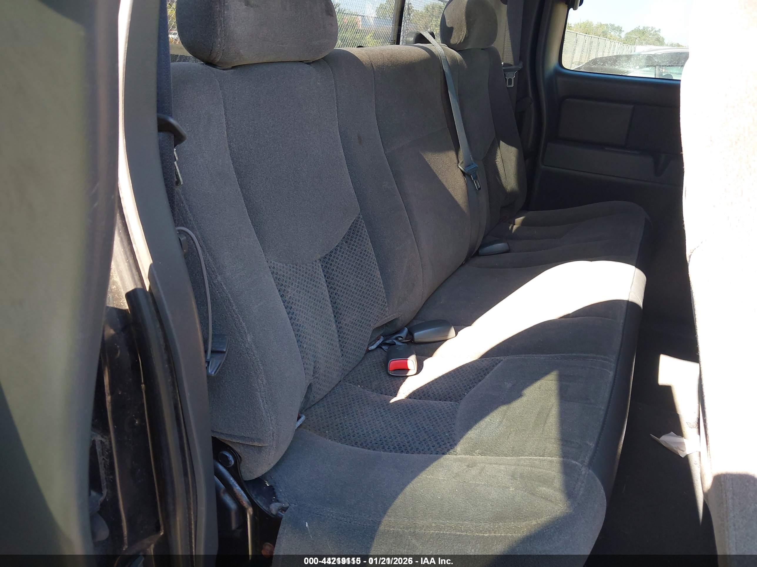 CHEVROLET SILVERADO image 8