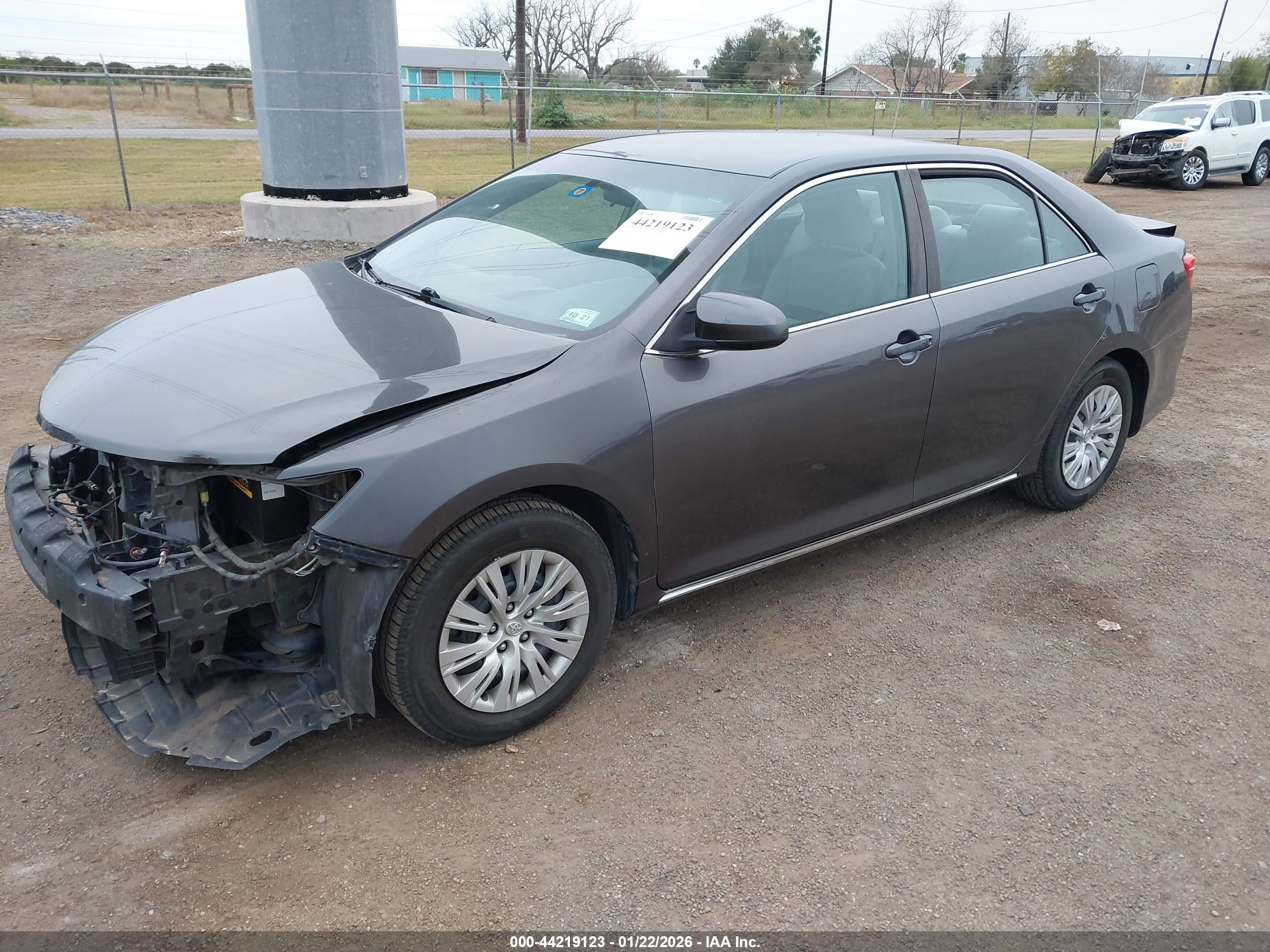 TOYOTA CAMRY image 2