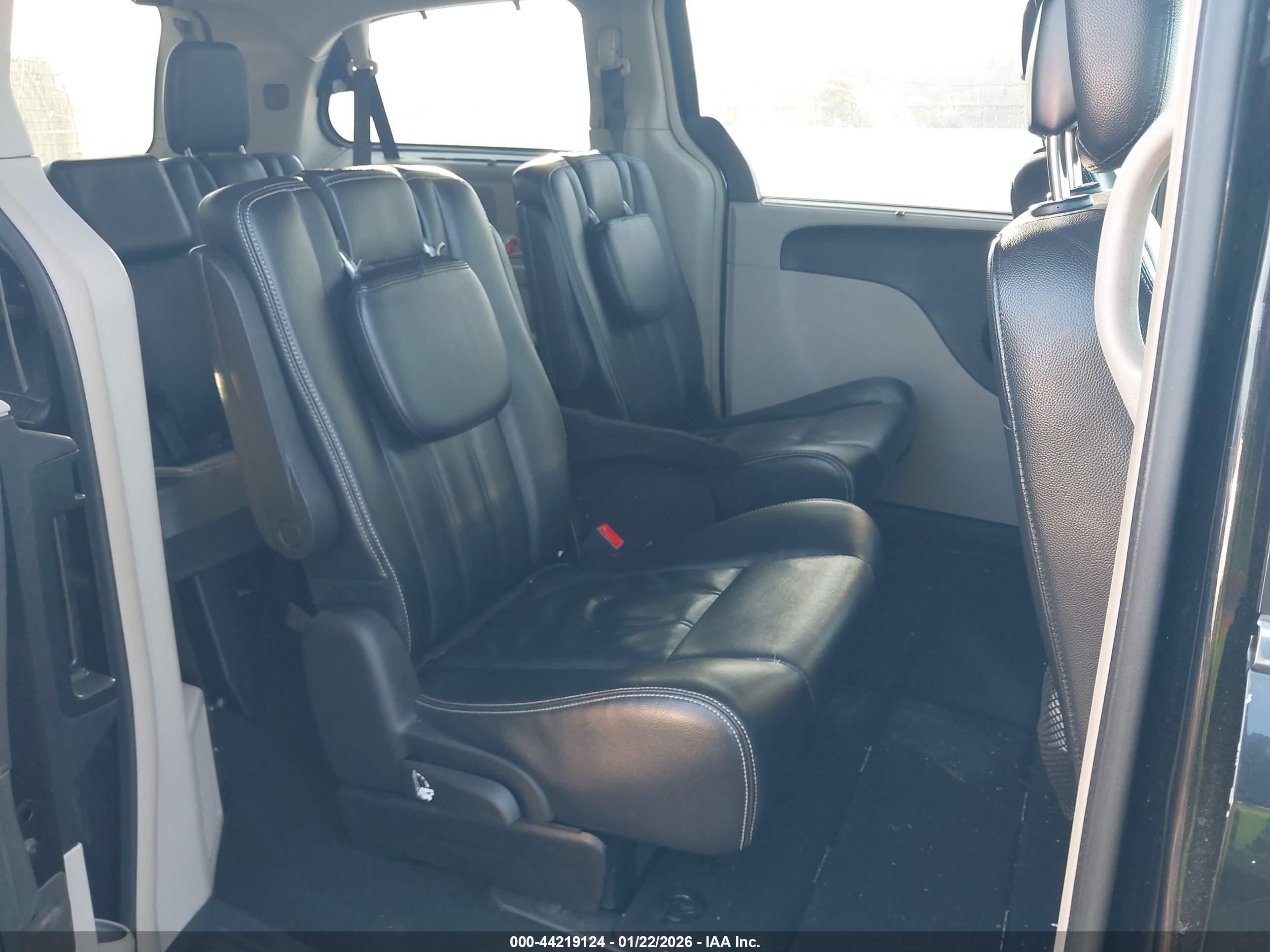 CHRYSLER TOWN image 8