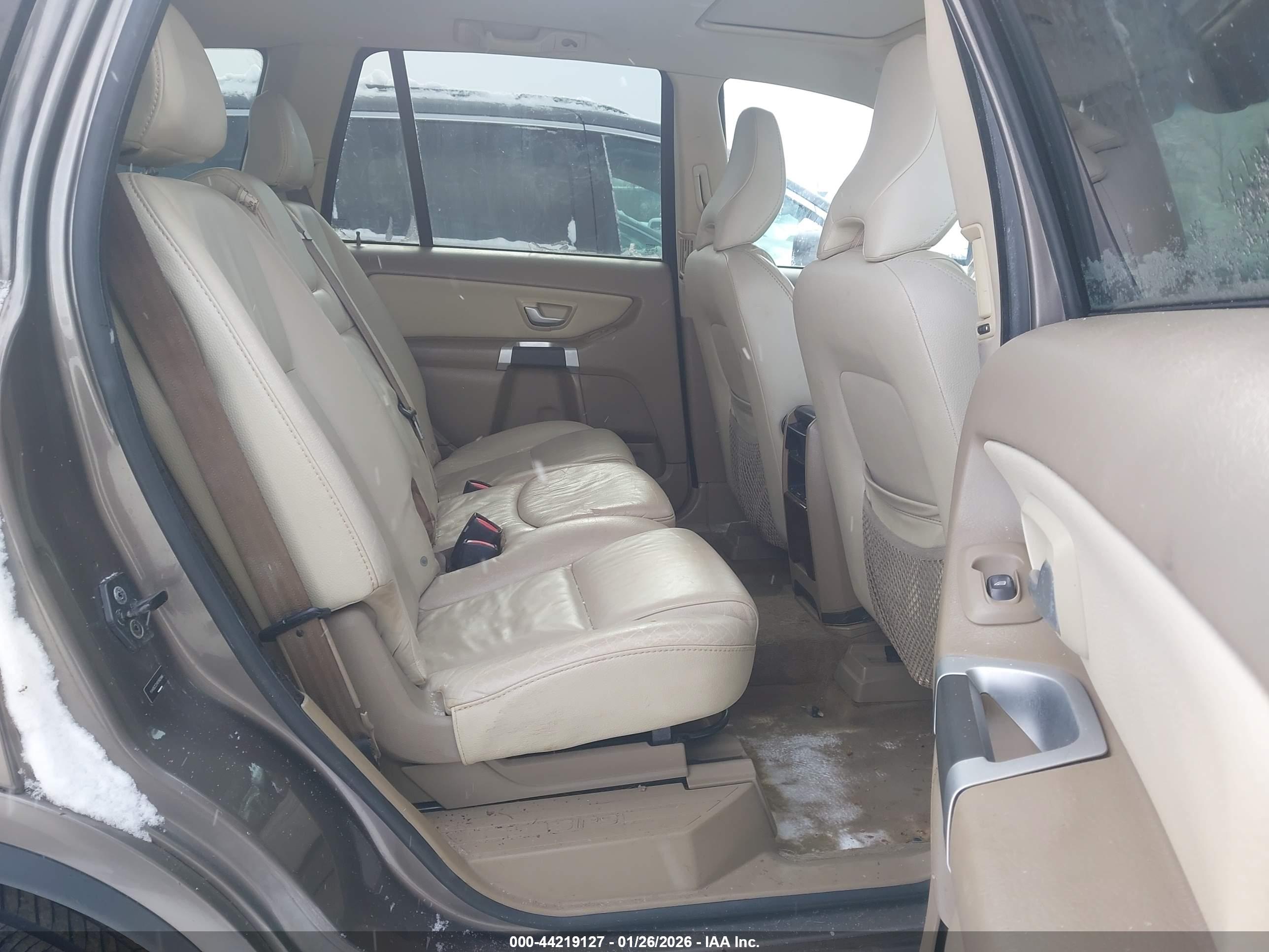 VOLVO XC90 image 8