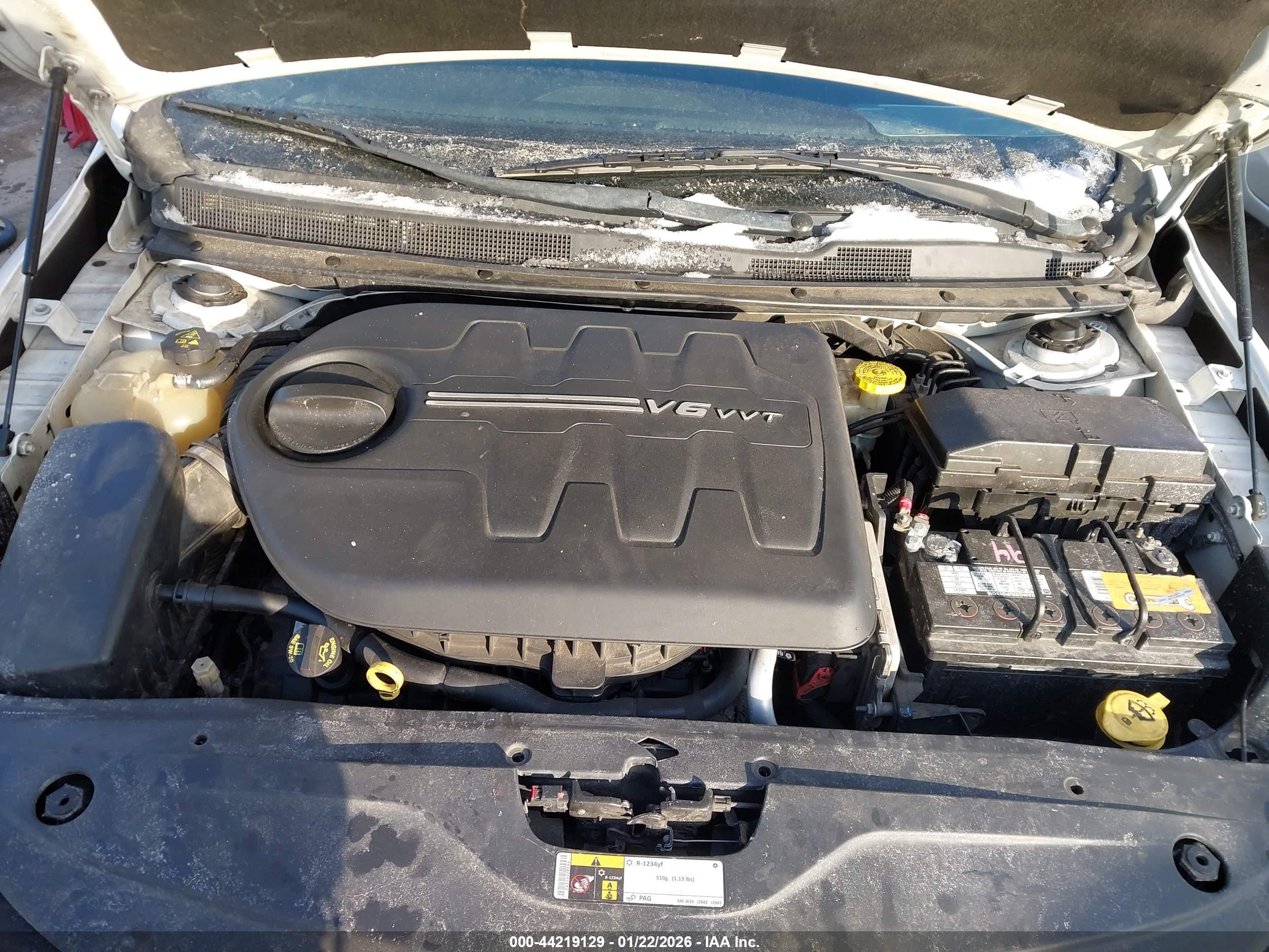 CHRYSLER 200 image 10
