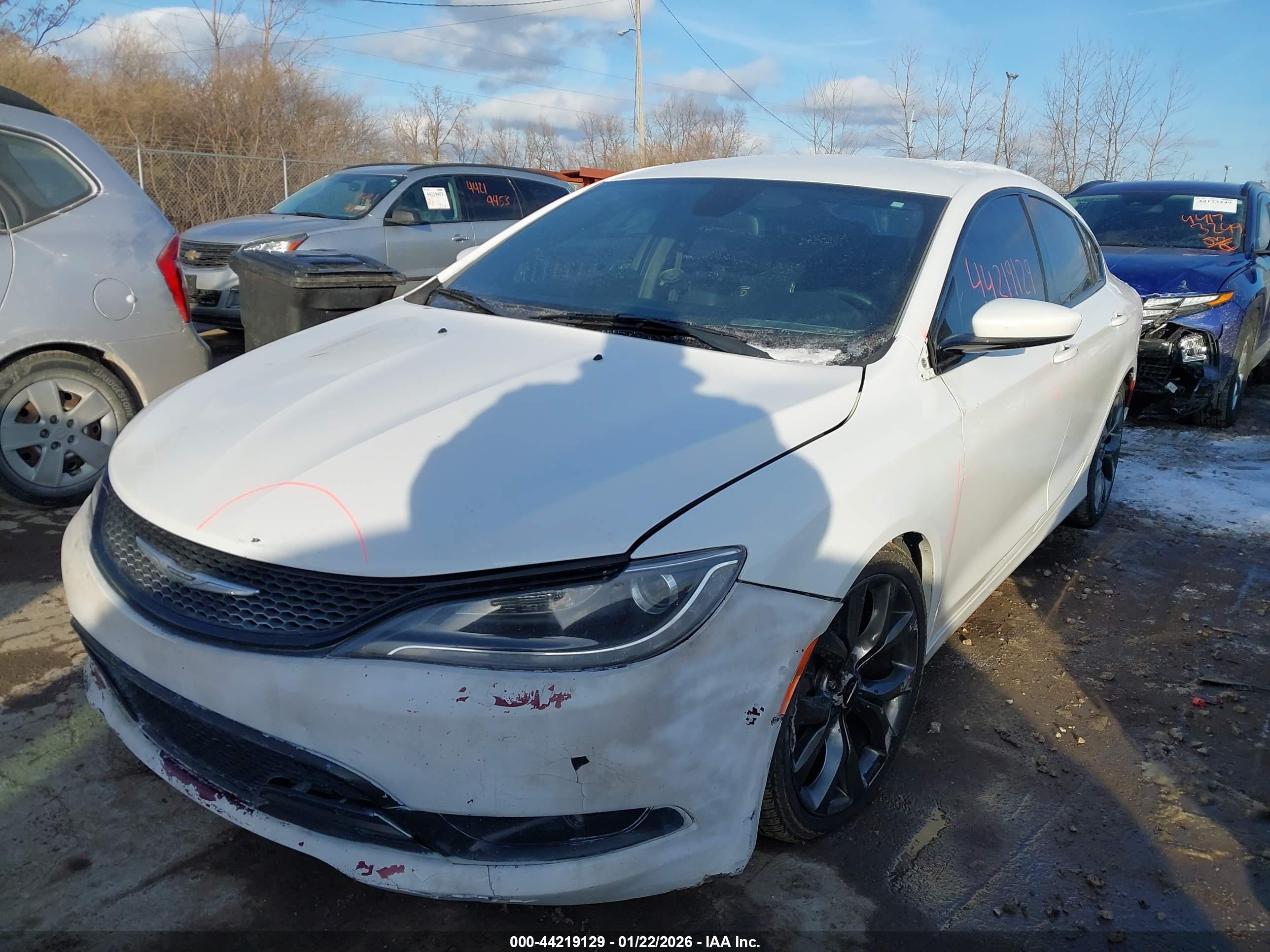 CHRYSLER 200 image 2