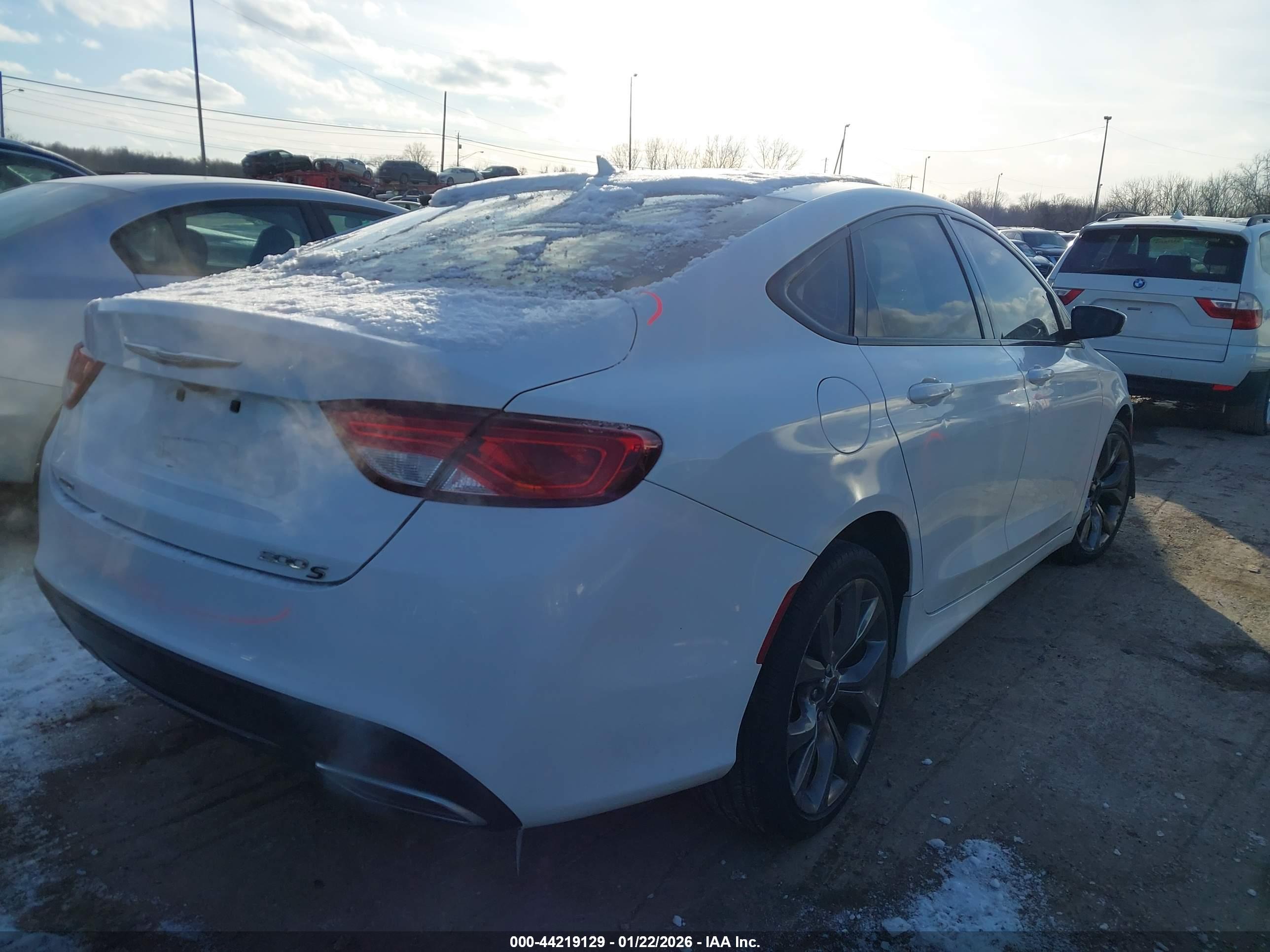 CHRYSLER 200 image 4