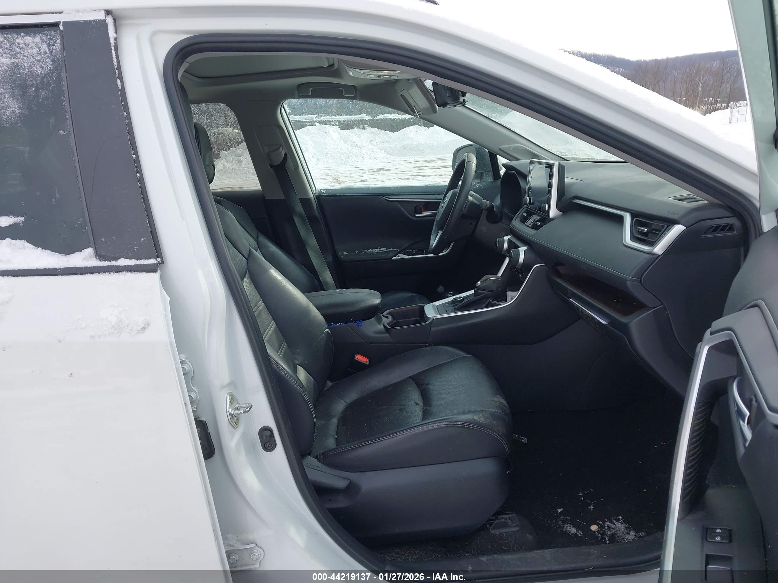 TOYOTA RAV4 image 5