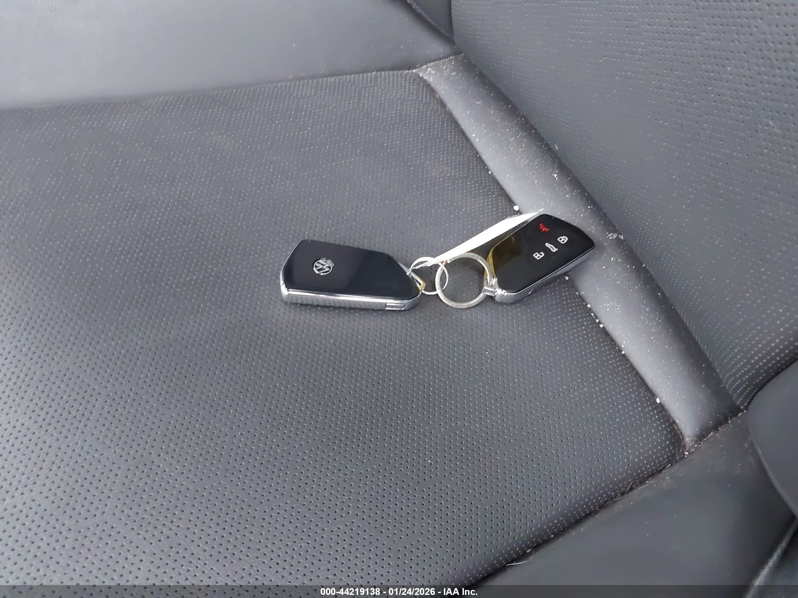 VOLKSWAGEN ID.4 image 11