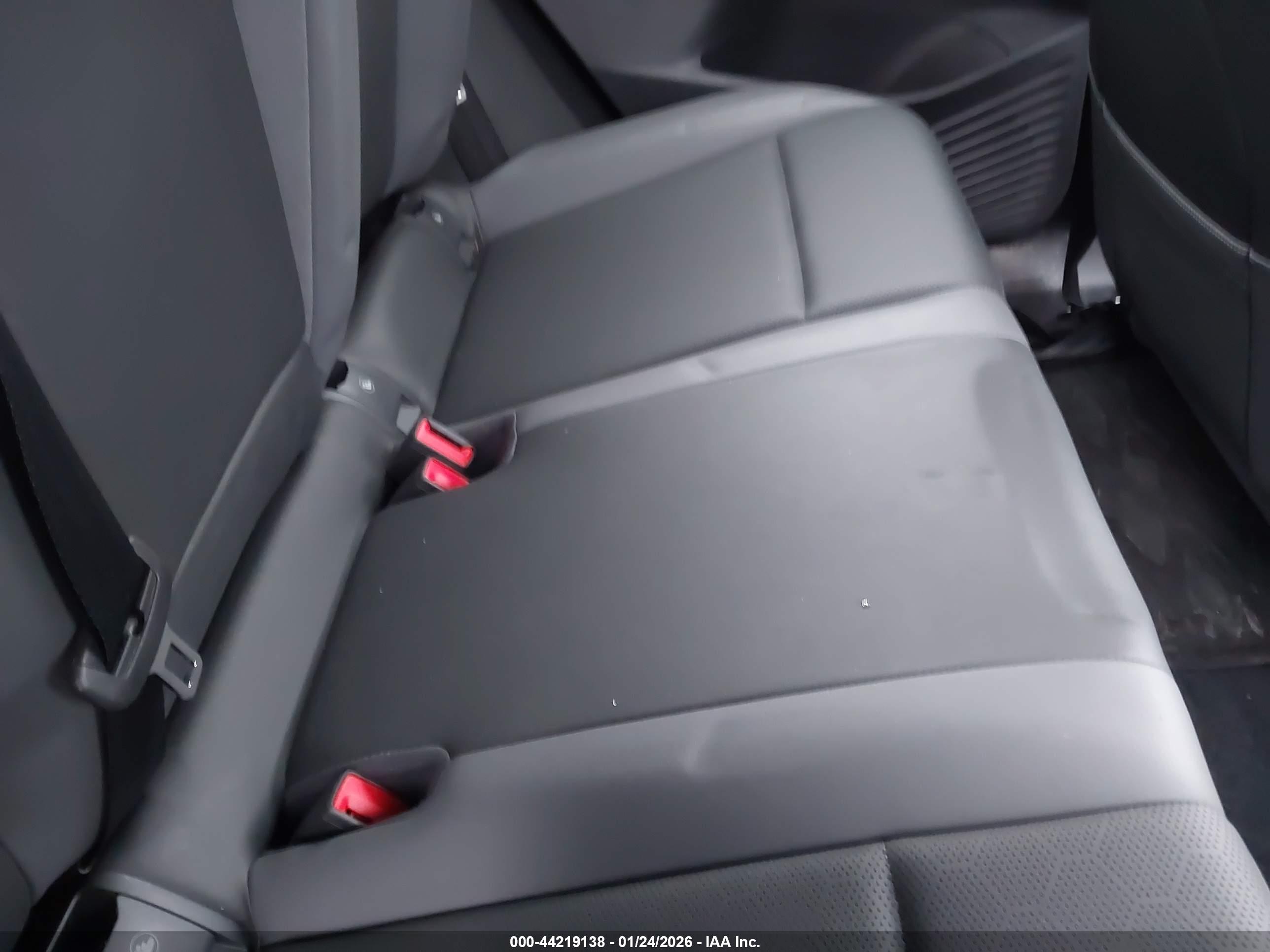 VOLKSWAGEN ID.4 image 8