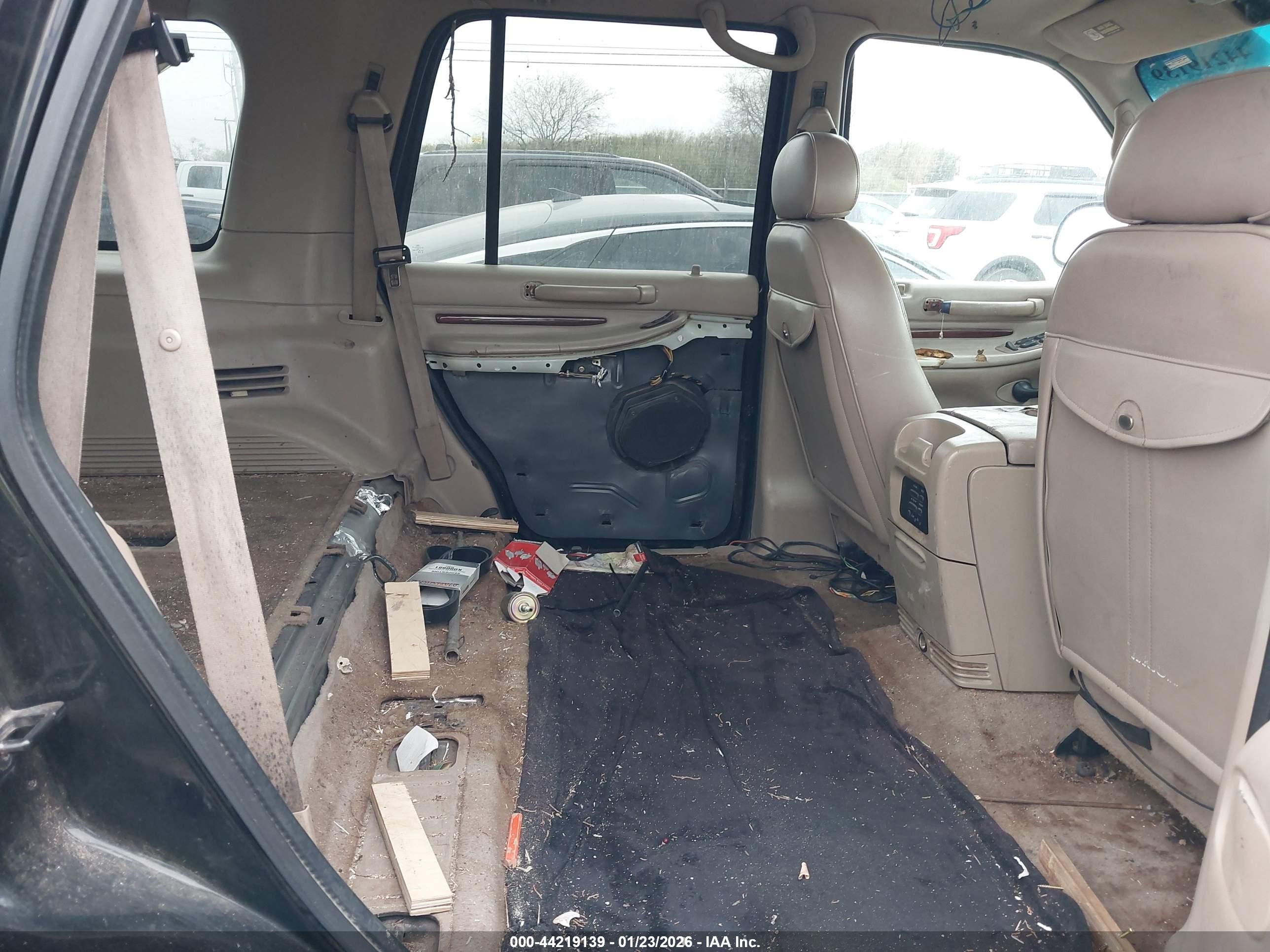 LINCOLN NAVIGATOR image 8