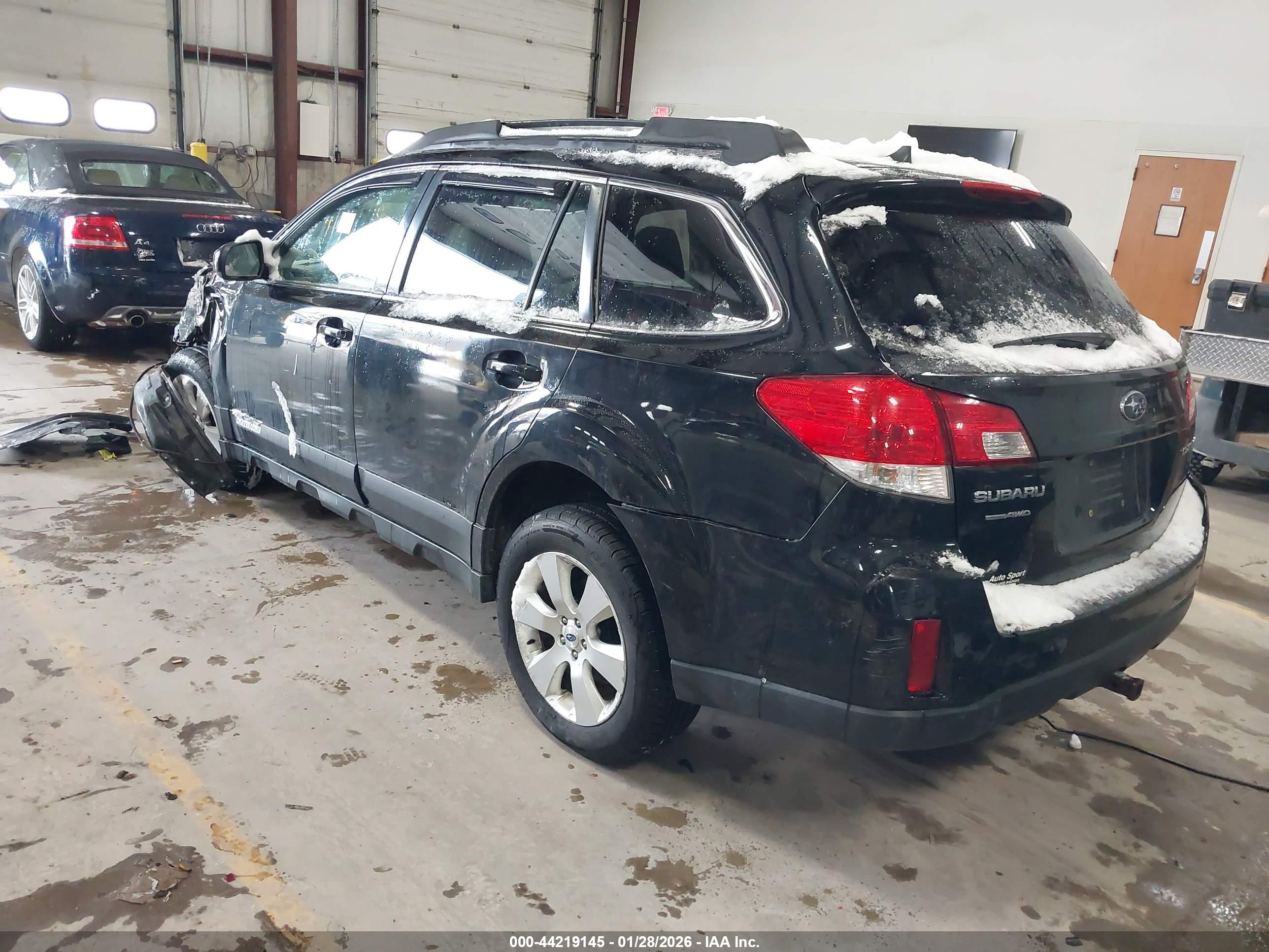 SUBARU OUTBACK image 3