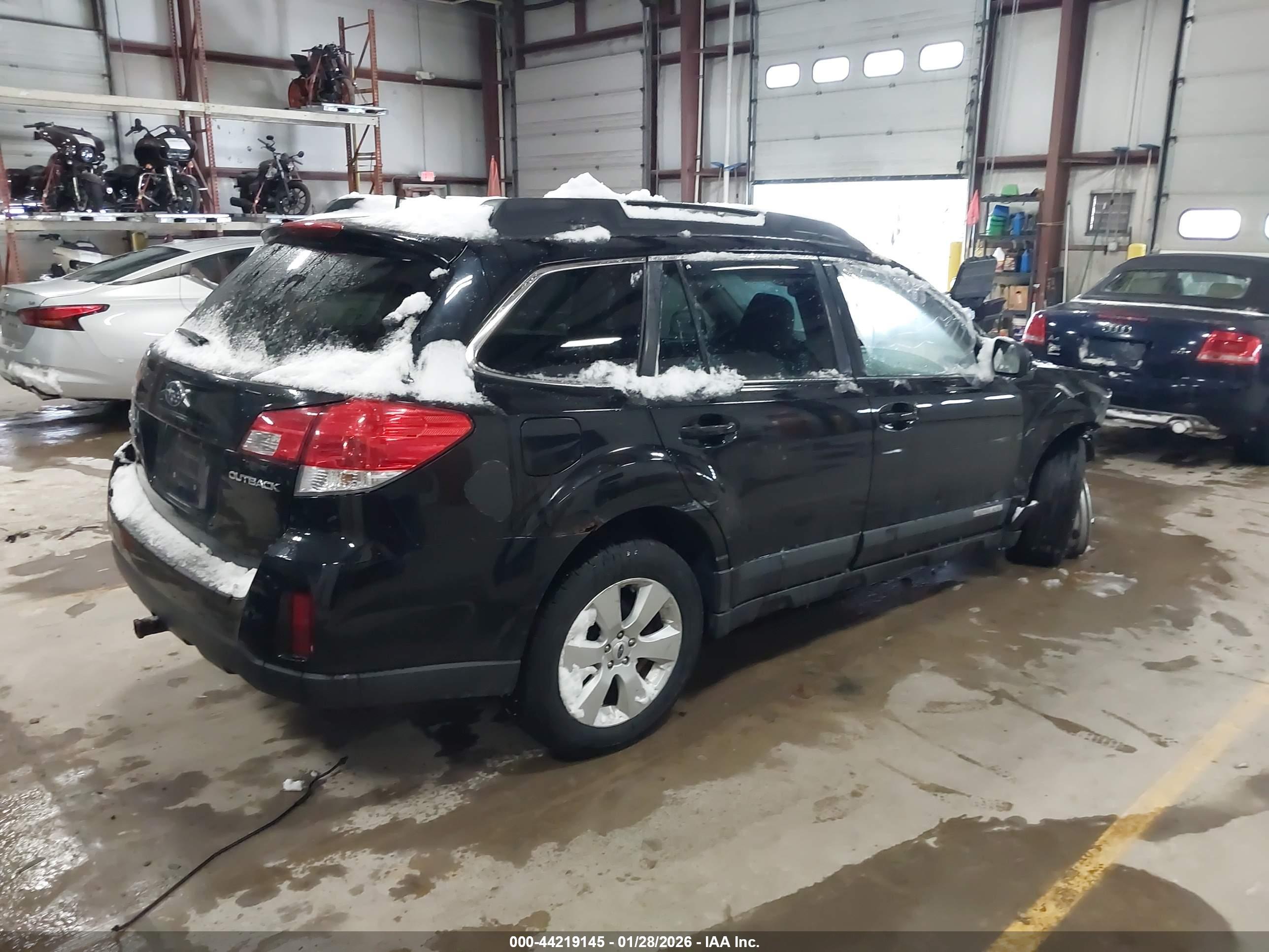 SUBARU OUTBACK image 4