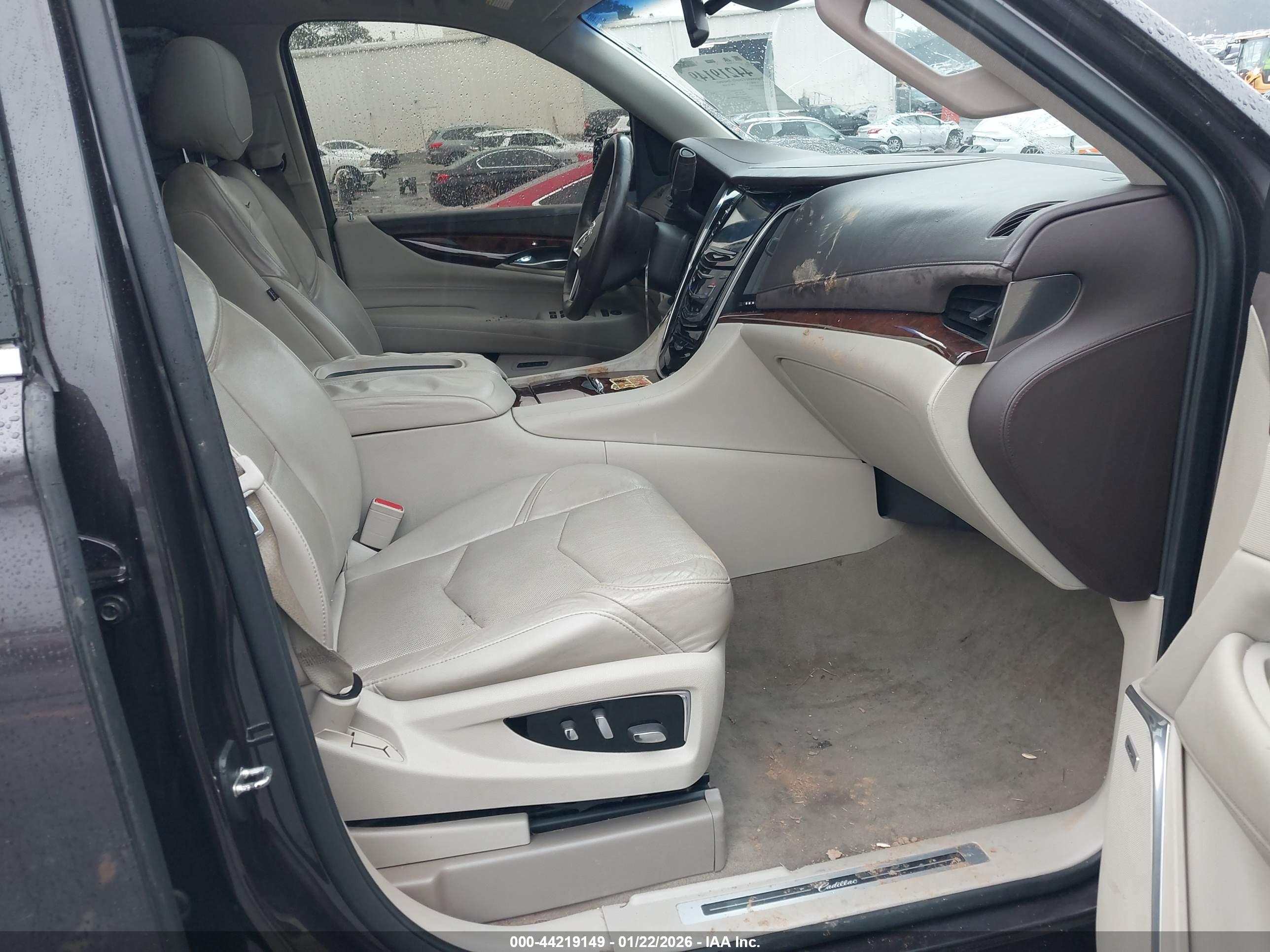 CADILLAC ESCALADE image 5